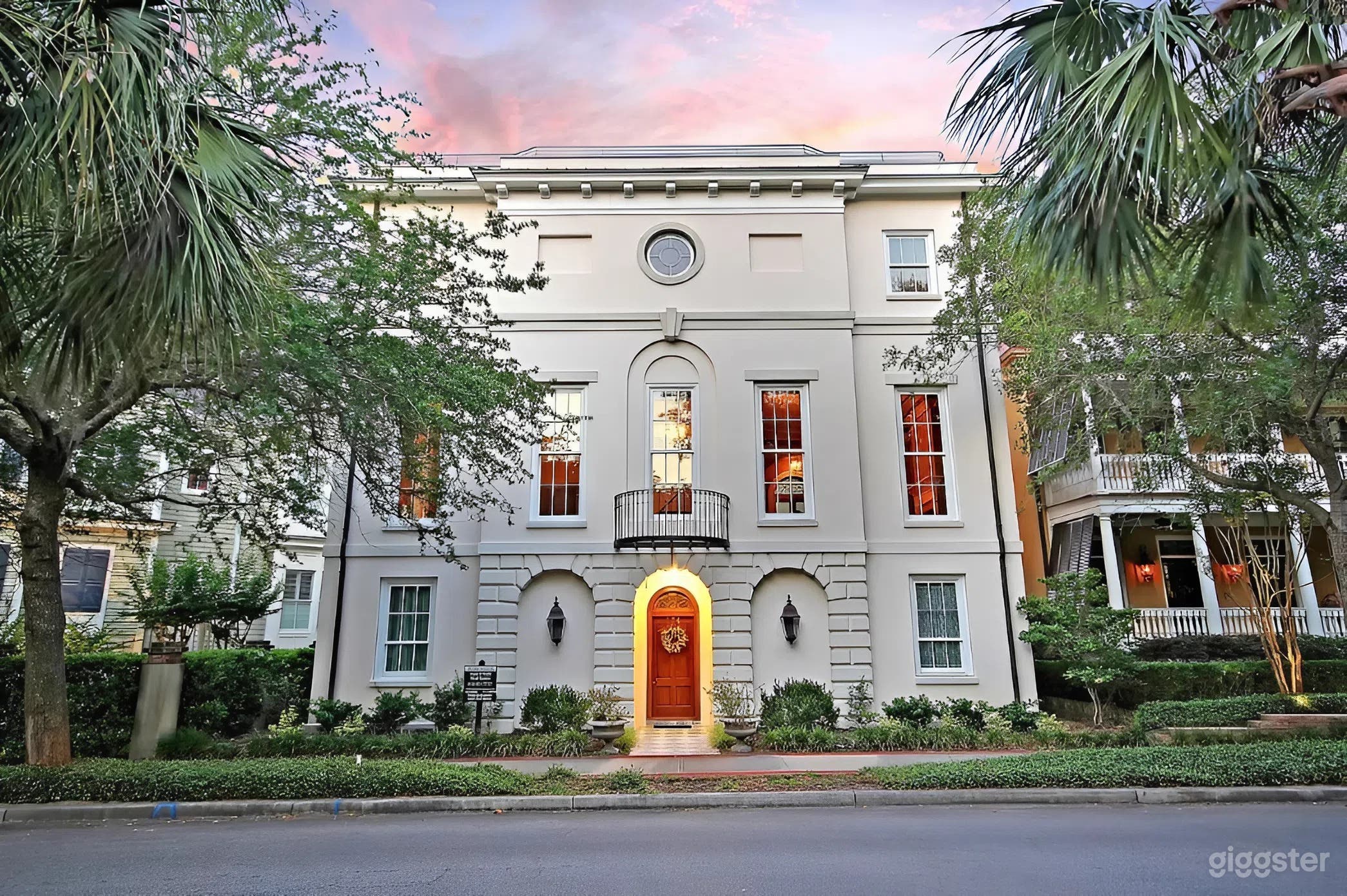 Hollywood Glamour in a European Private Villa, Charleston Photo 1