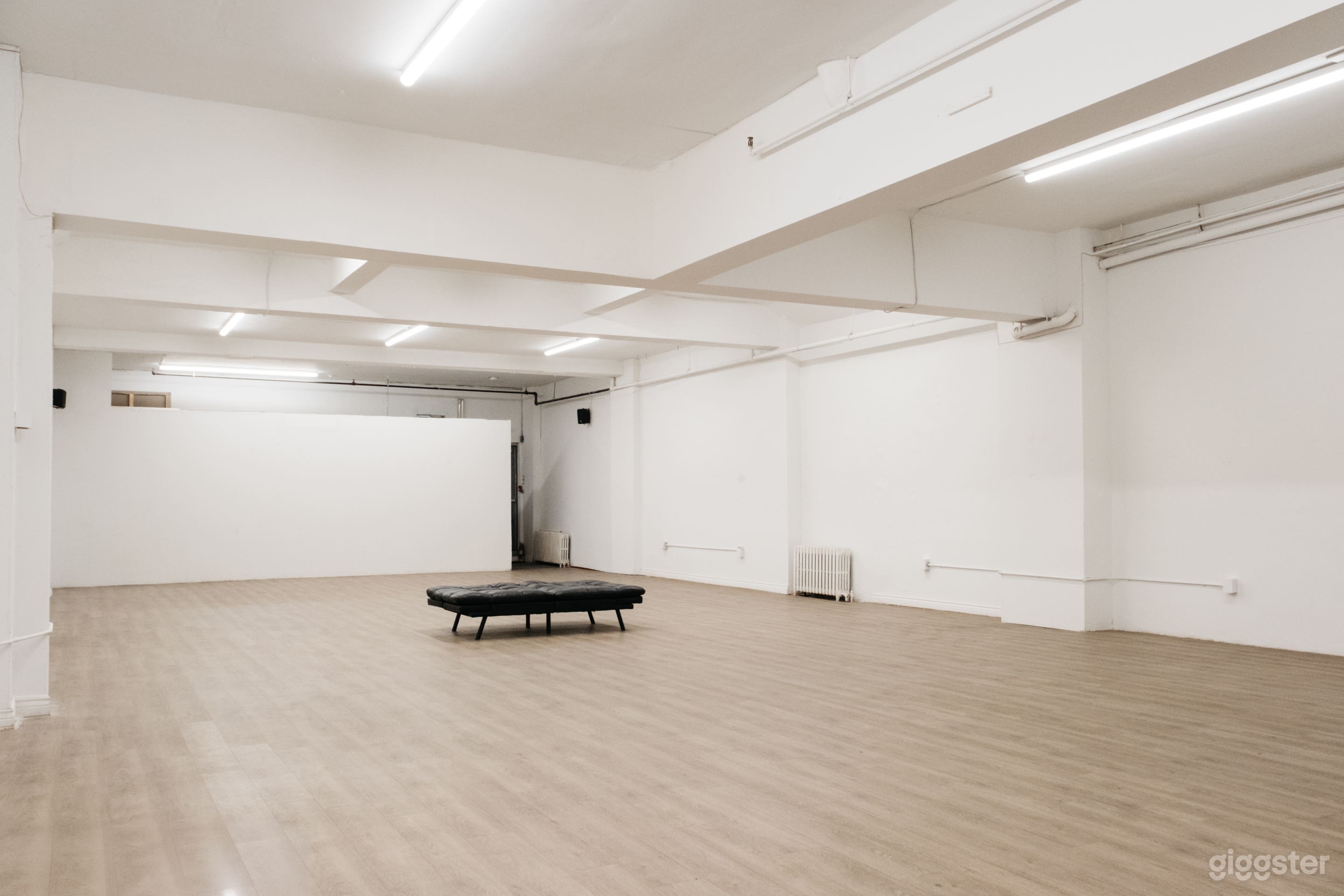 STUDIOS / Open Floor Photo 2