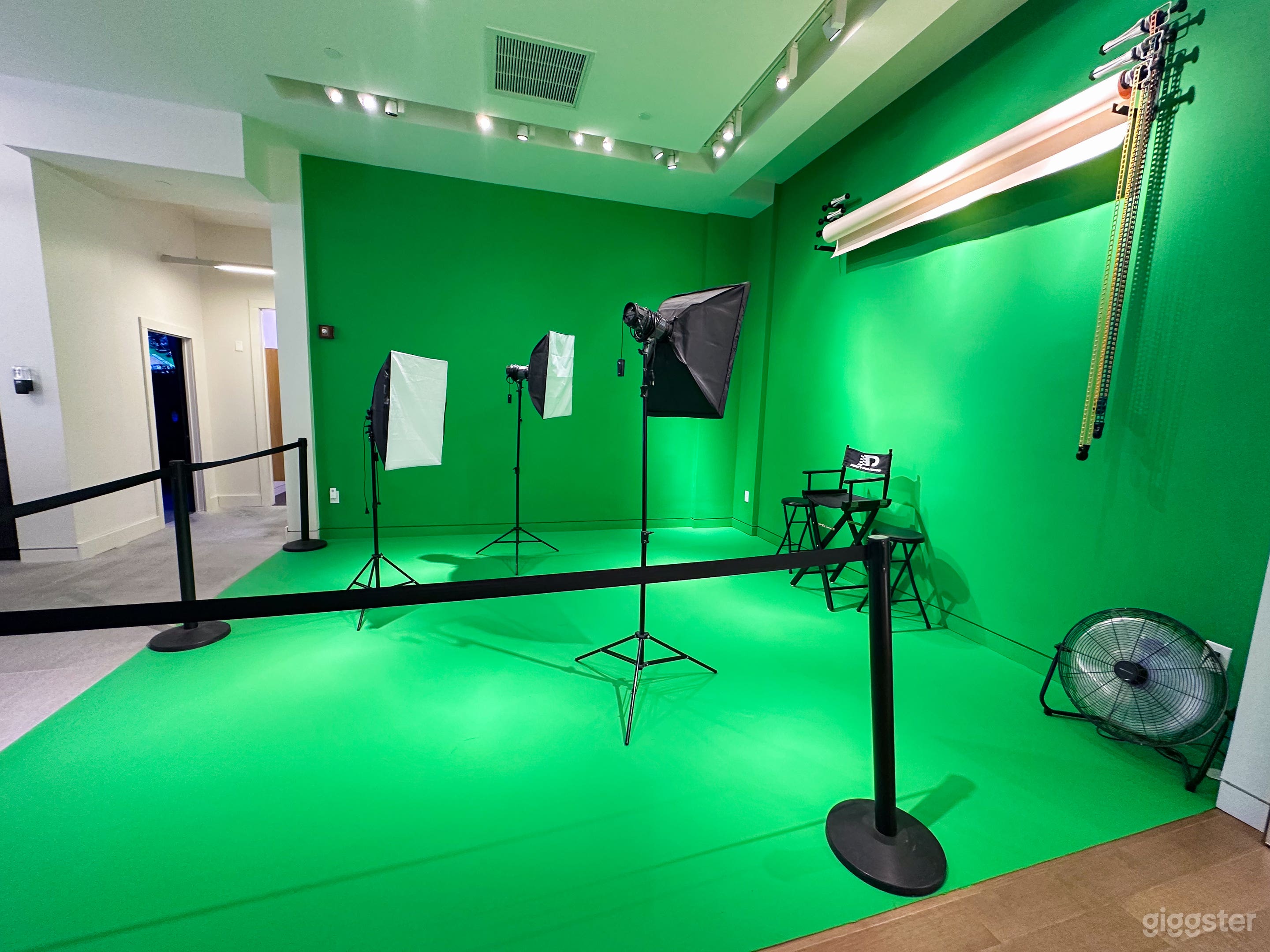 Versatile Photography Space by the Boardwalk Photo 2