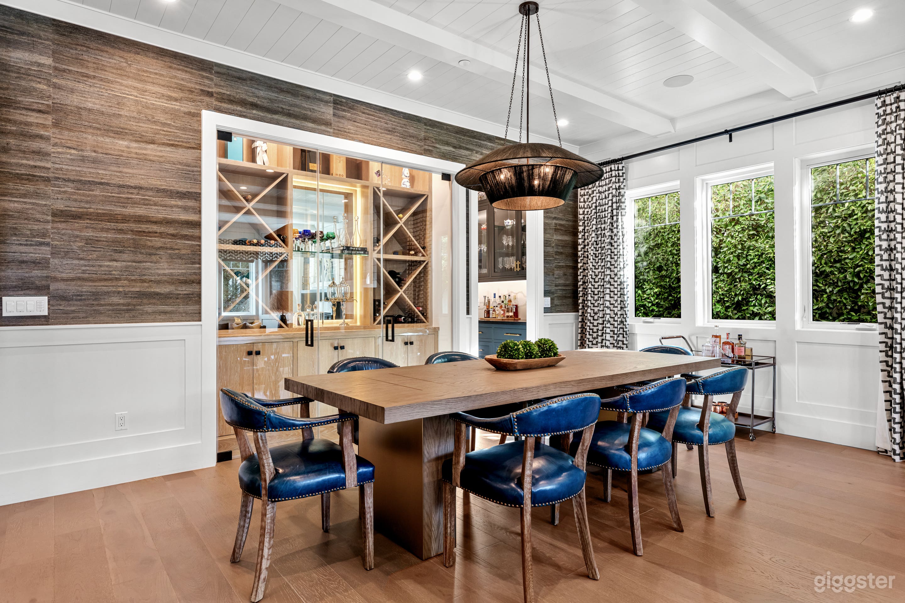 CRISP CONTRAST CALIFORNIA COOL DESIGNER ESTATE Photo 3