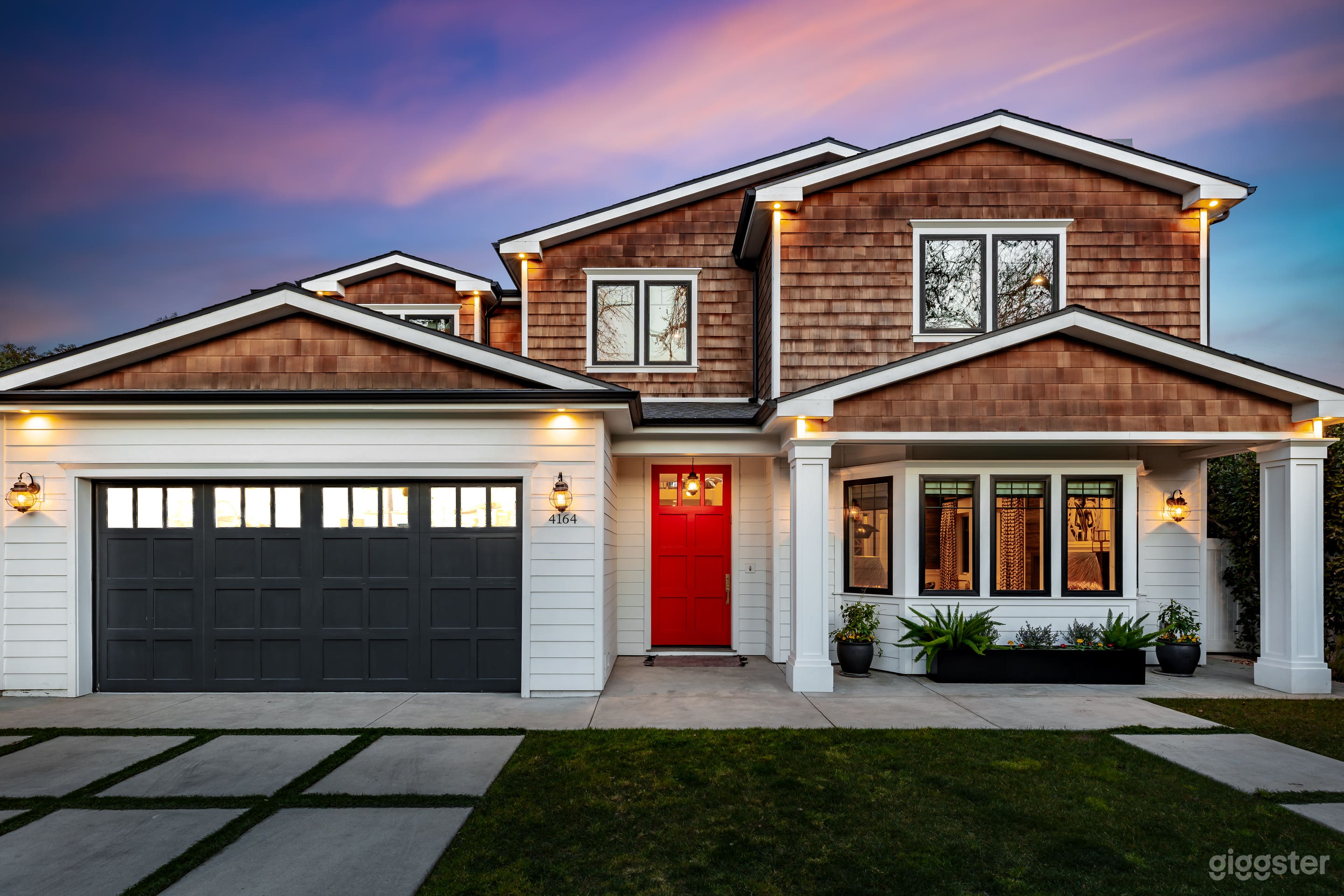 CRISP CONTRAST CALIFORNIA COOL DESIGNER ESTATE Photo 2