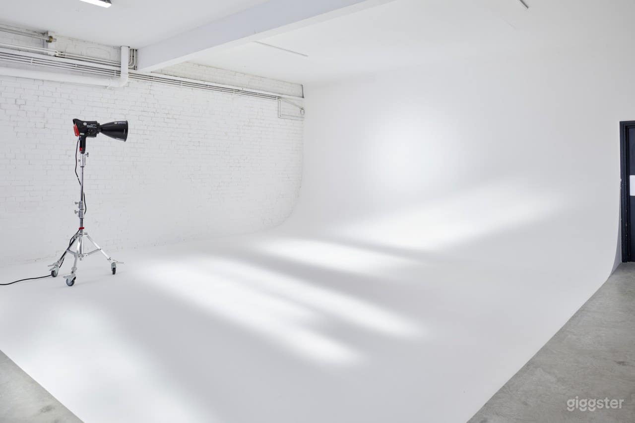 Modern Studio 3  Photo 2