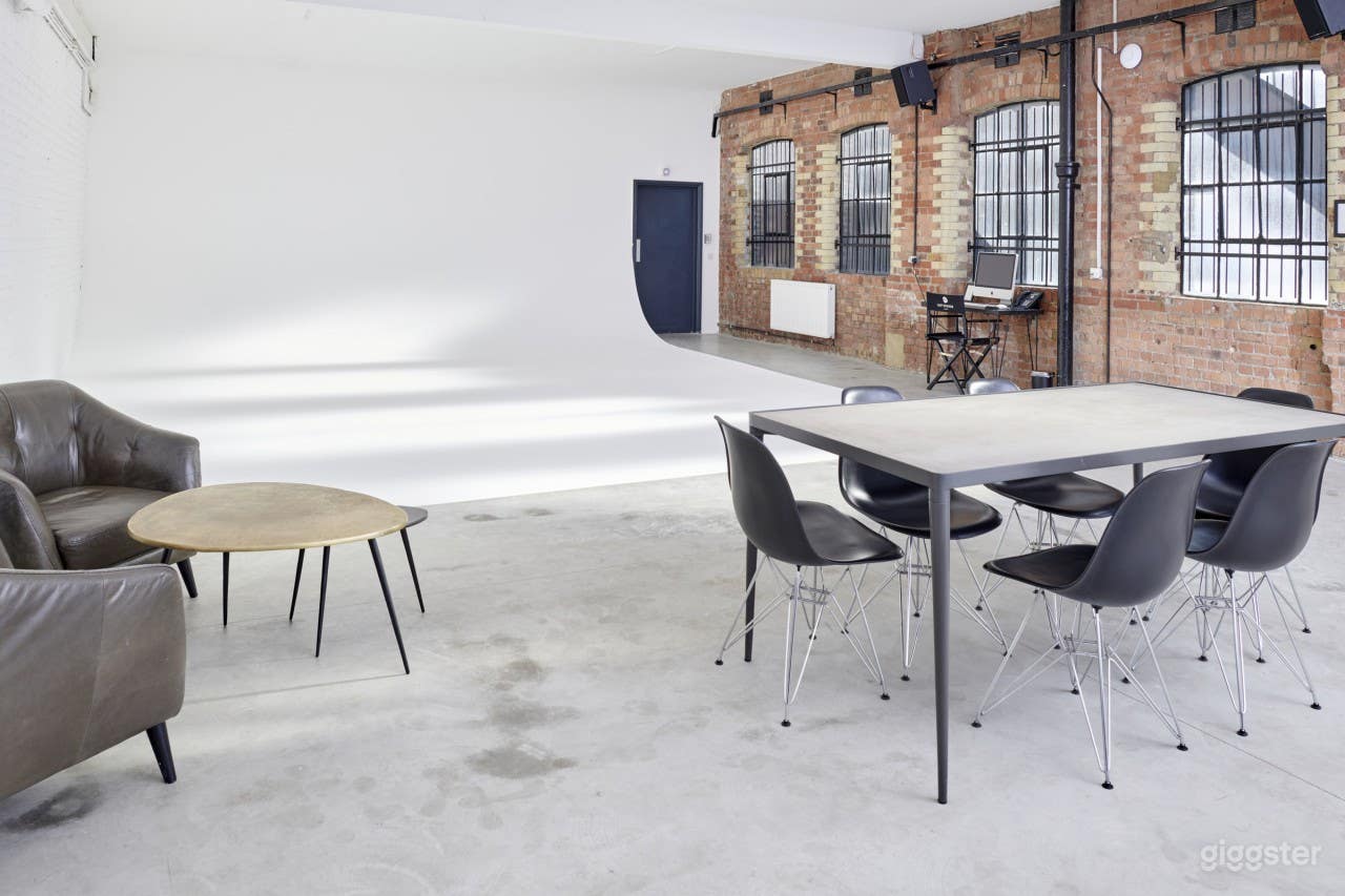 Modern Studio 3  Photo 4