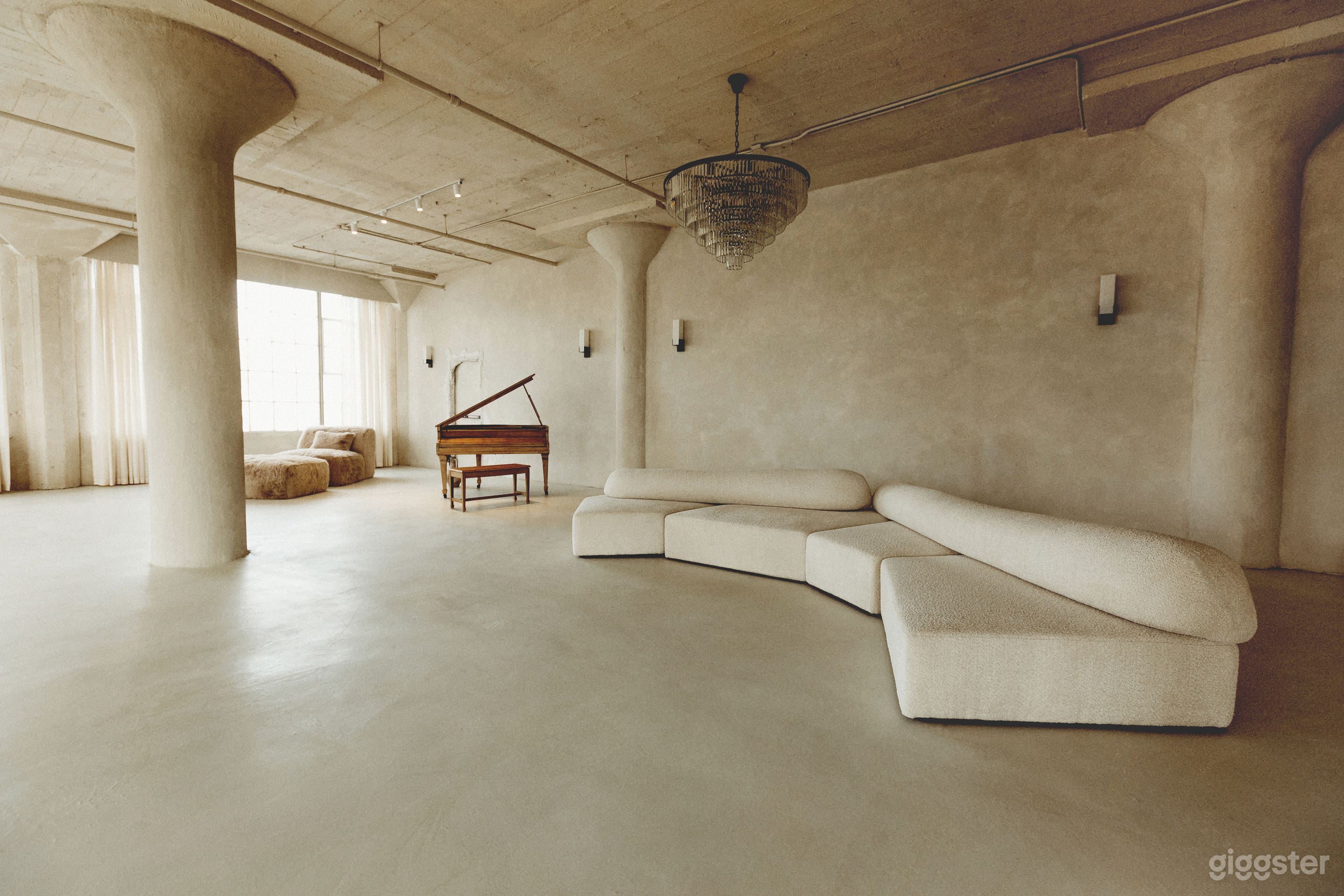 DTLA Loft 5000 sq/ft Brutalist Loft Skyline Views Photo 1