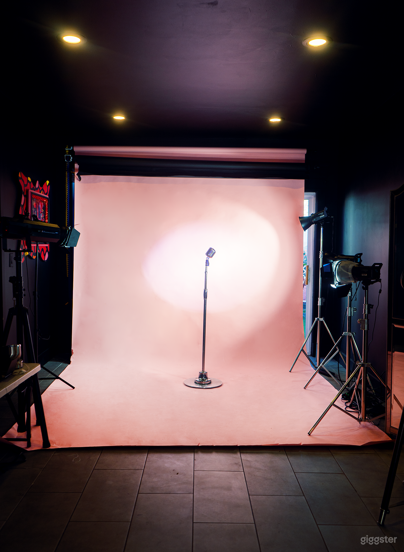 Vintage Showgirl Boudoir Studio, Vaudeville Stage &amp; Garden! Photo 2