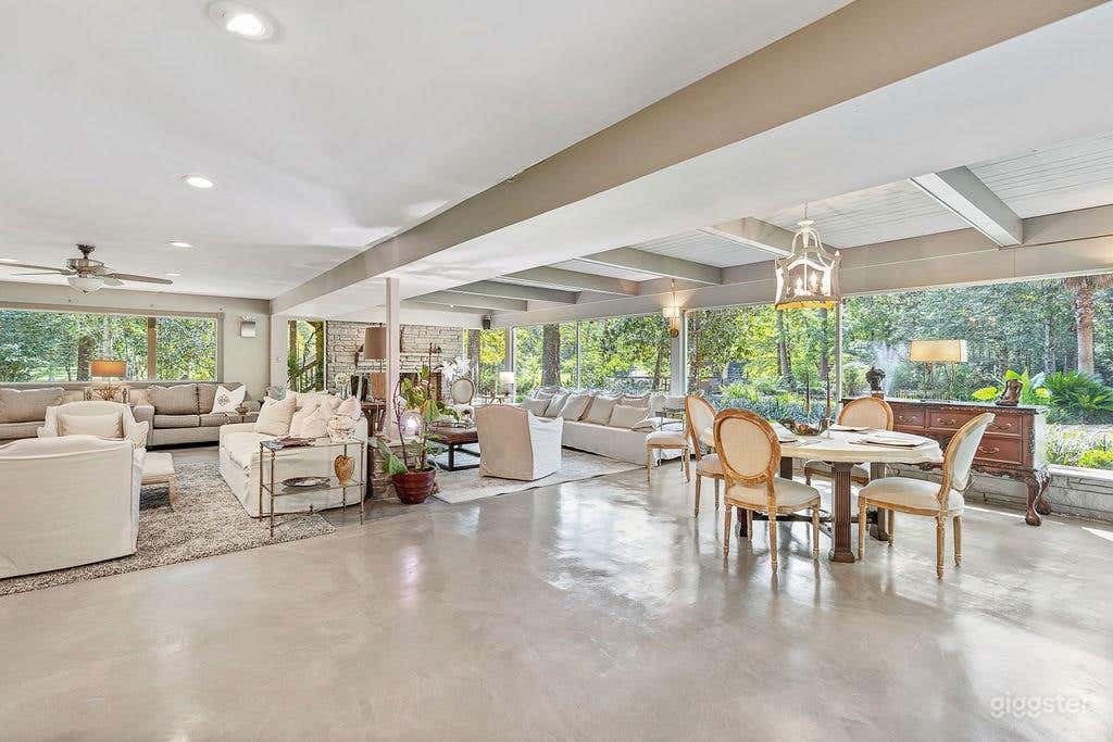 Entertainer's Dream Mins from Downtown Covington! Photo 3