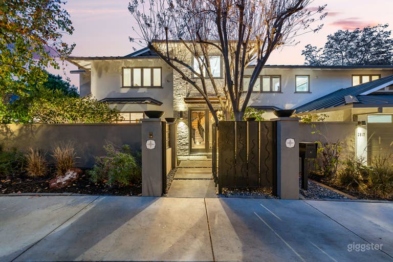  PRODUCTION-PERFECT VILLA WITH SKYLIGHTS  