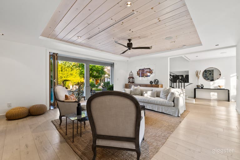  PRODUCTION-PERFECT VILLA WITH SKYLIGHTS  