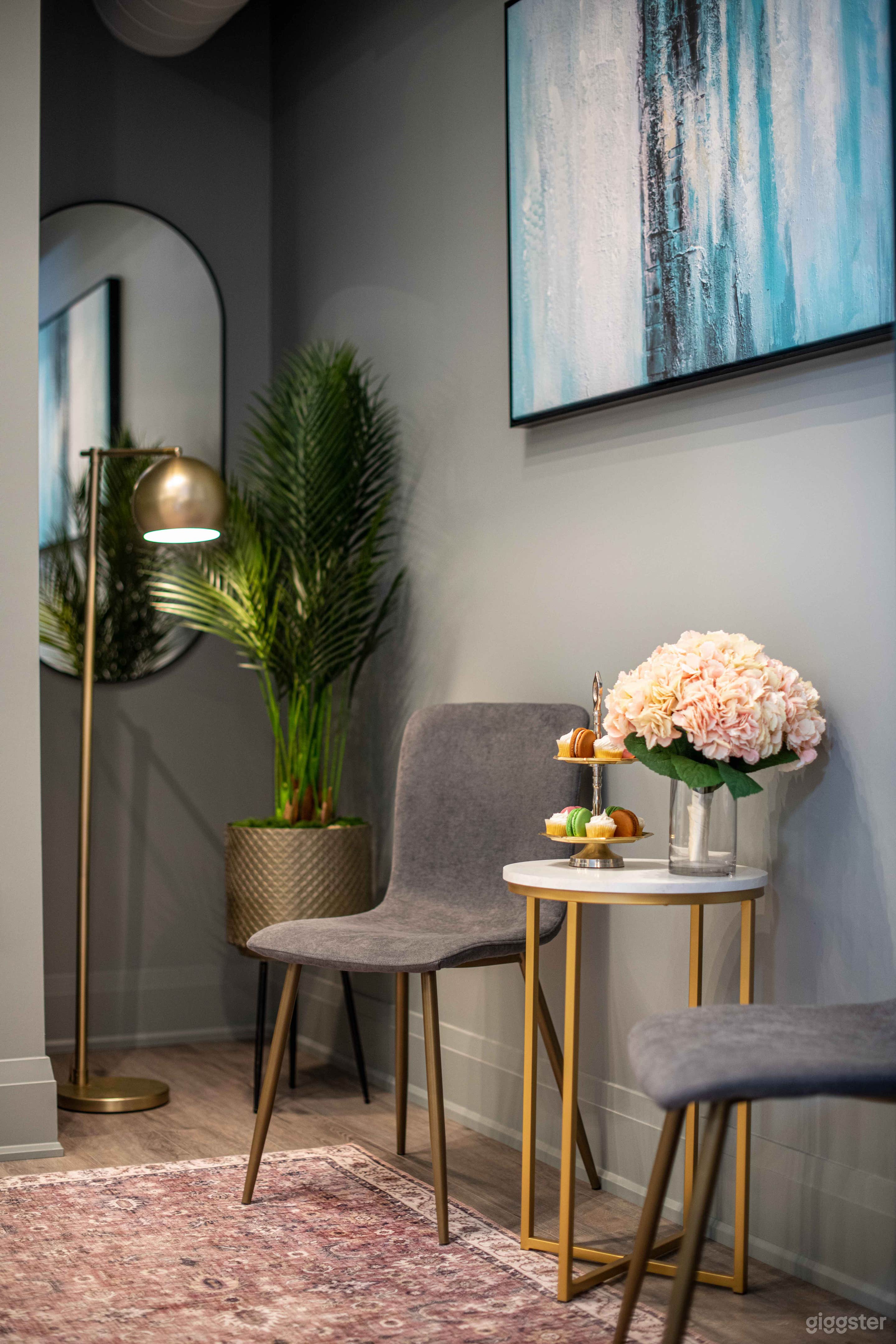 Guest seating in Room 1