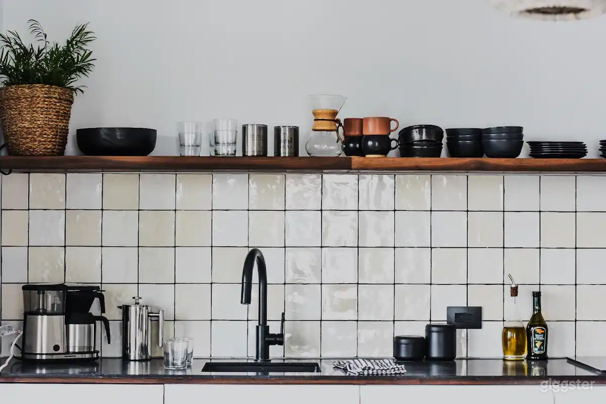 Nanty Narking - 2nd Floor Studio Loft Apartment Photo 3