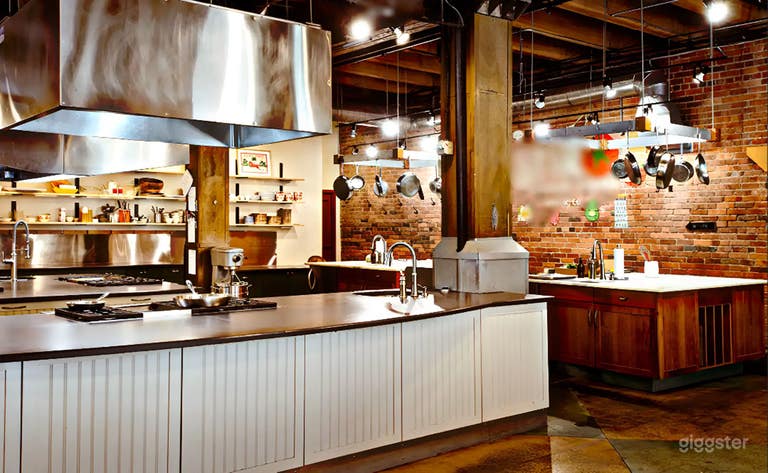  Functional, recreational cooking school 