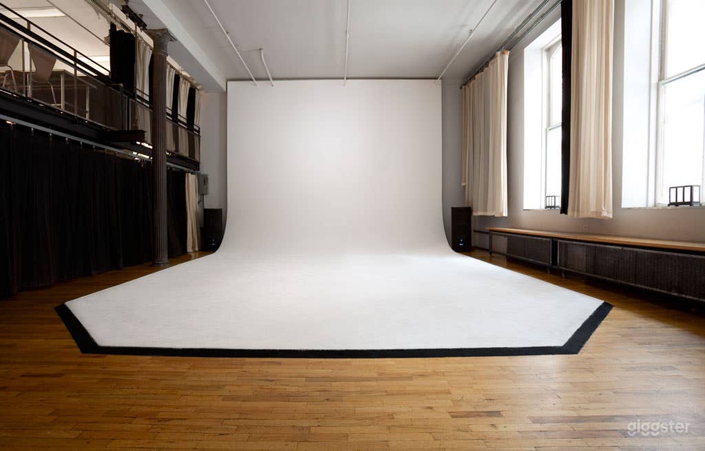 16 Ft Ceiling Cyc Studio Union Sq Photo 1