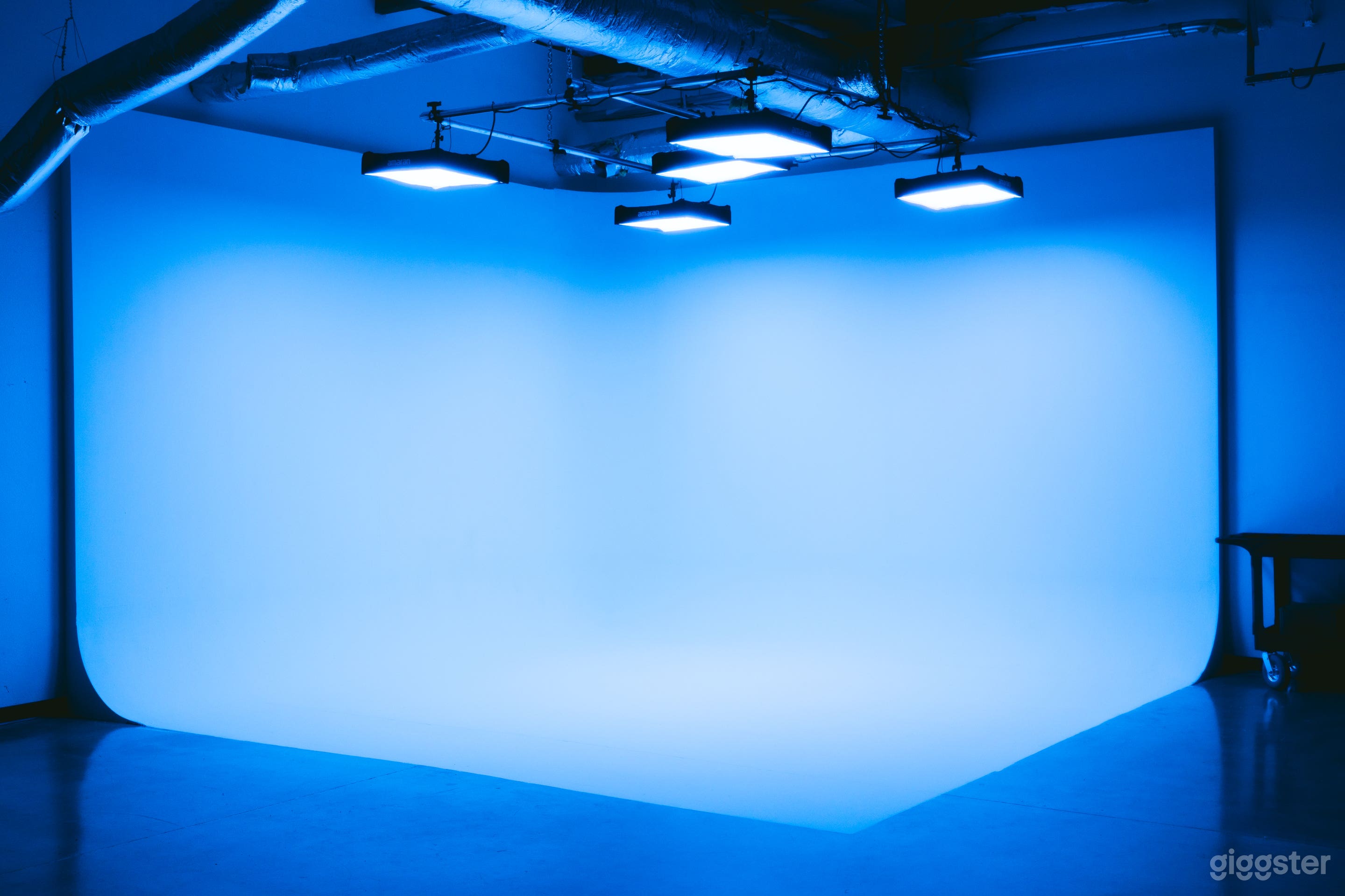 Fully RGB LED White Cyclorama &amp; Production Studio Photo 3