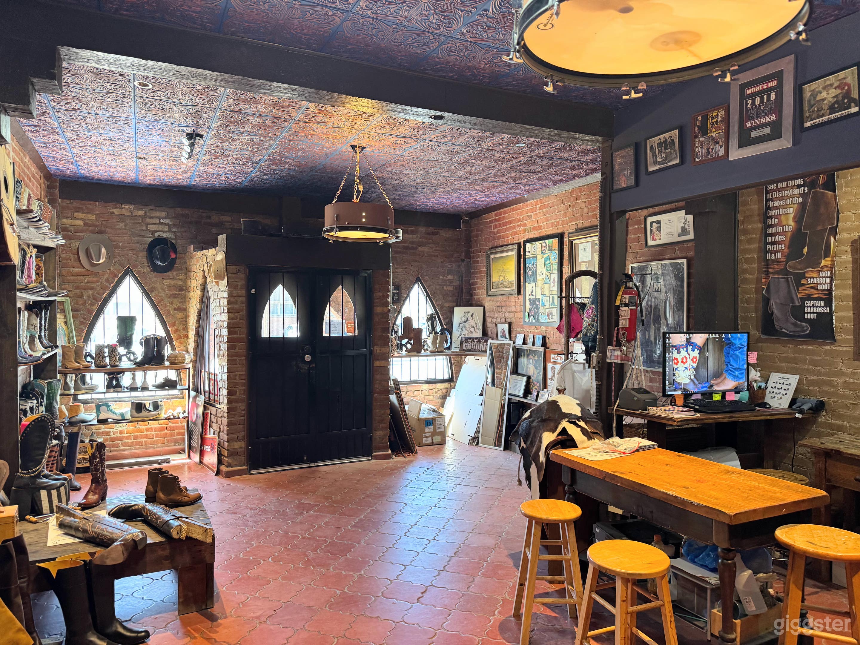 Eclectic Shop Retail Front with Man Cave in Back plus more Photo 4