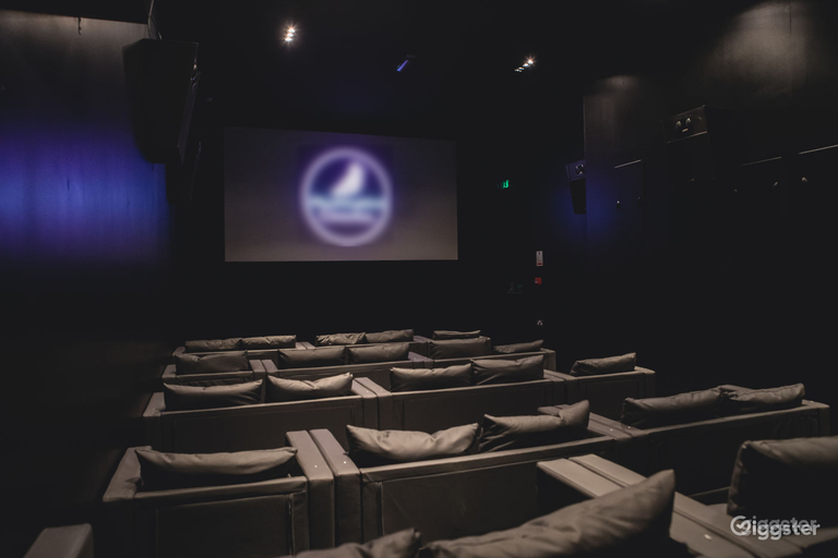  Cinema Screen 2 Seats 30 People 