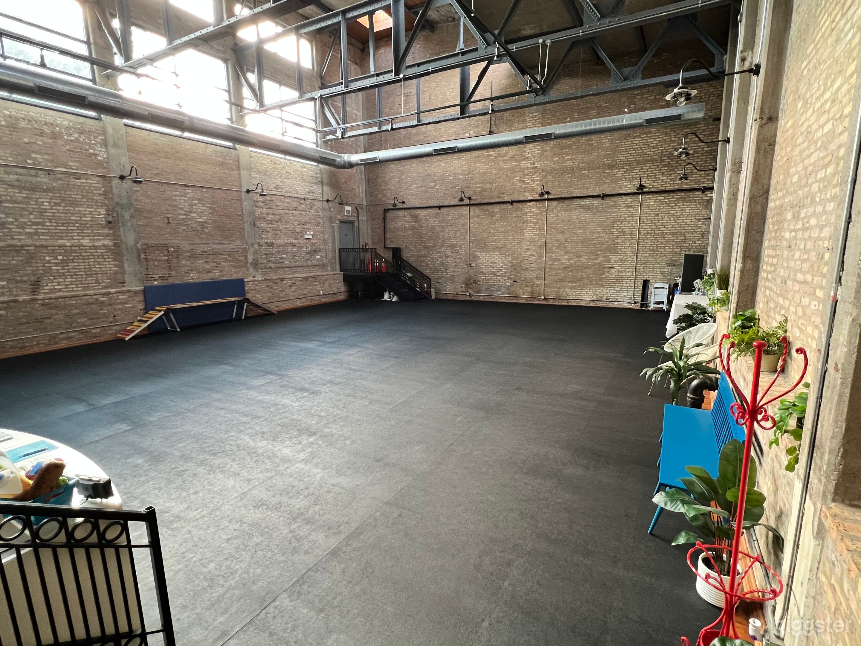 Northside Urban Industrial Exposed Brick Loft in Chicago Photo 1