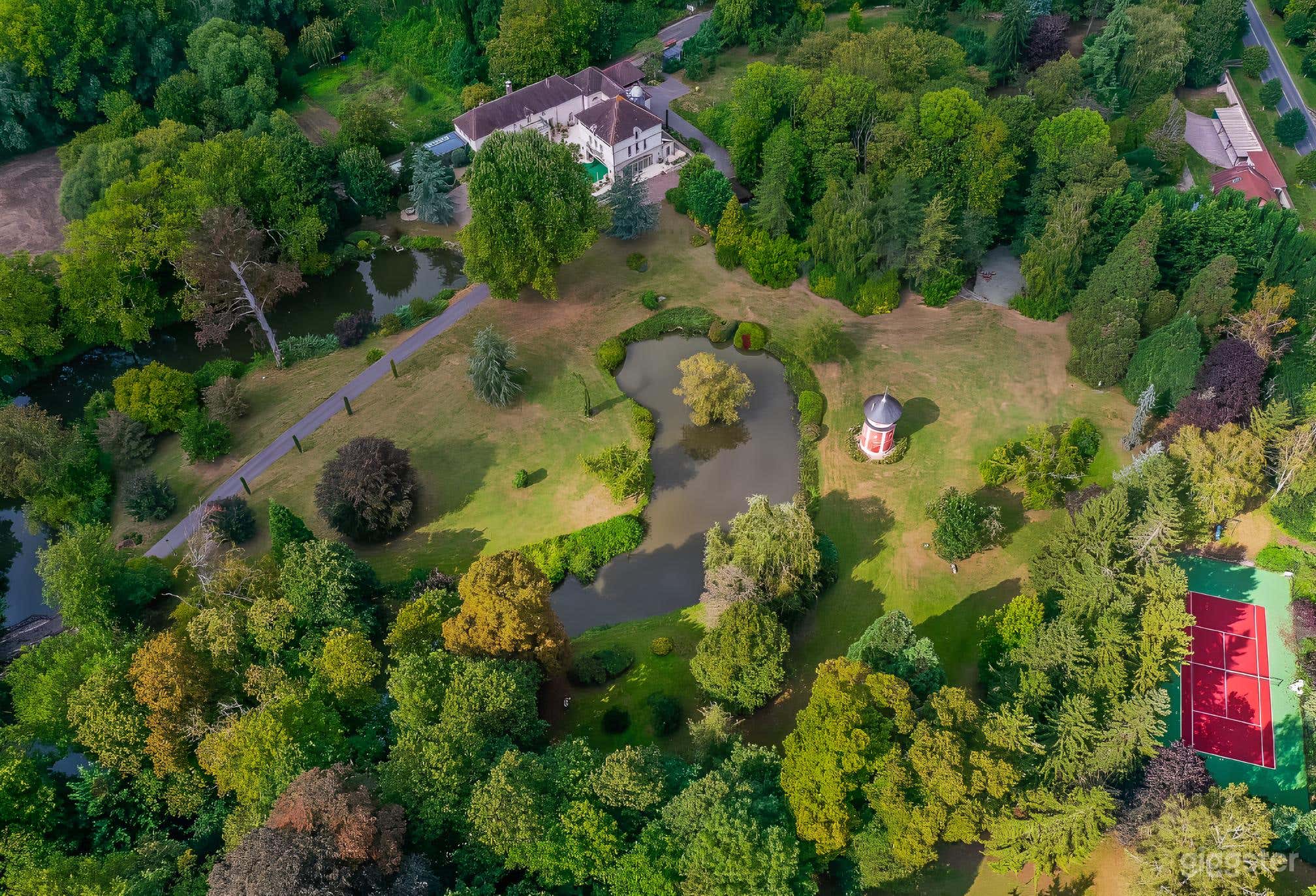Photo de Le domaine du cheval blanc 2