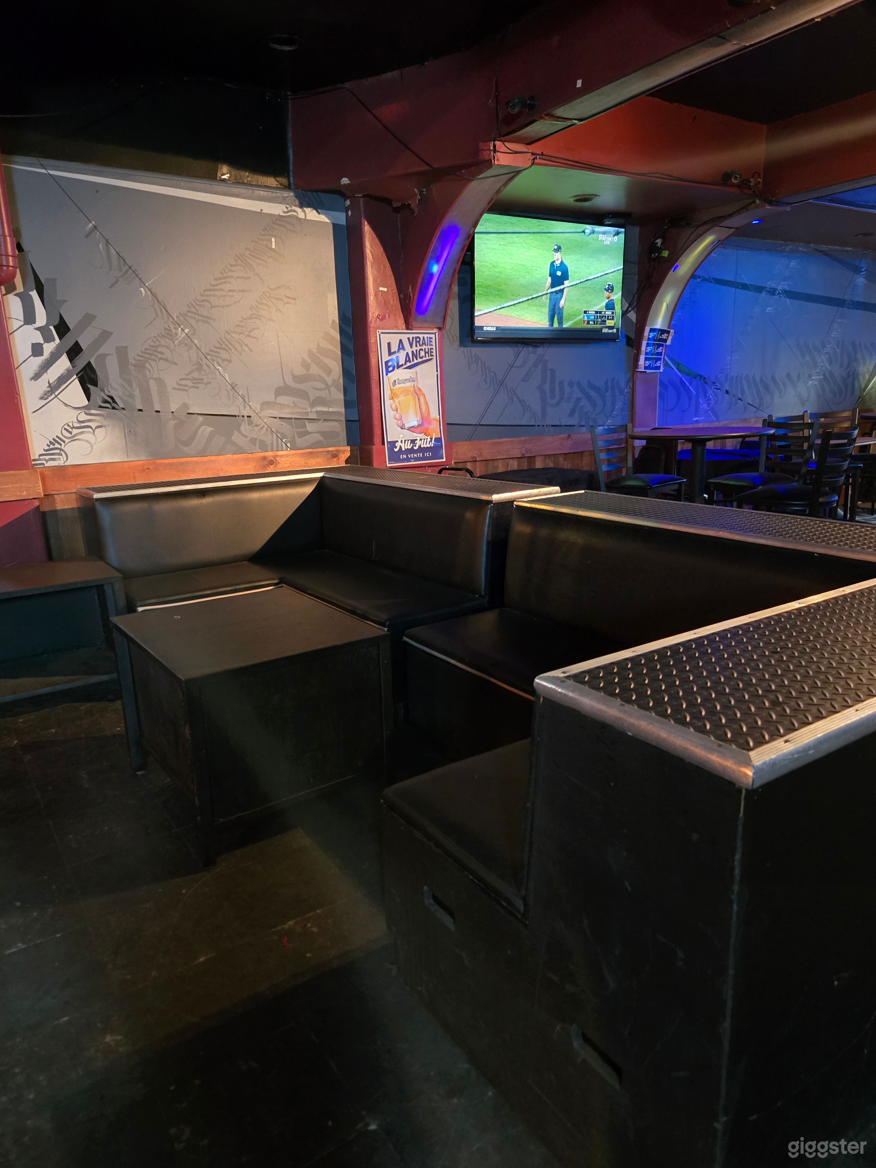 Pool Table and Dive Dream Photo 4