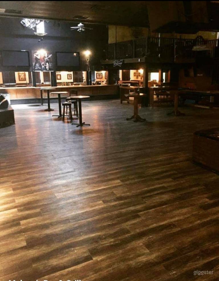  Exotic Bar Atmosphere in Santa Ana 