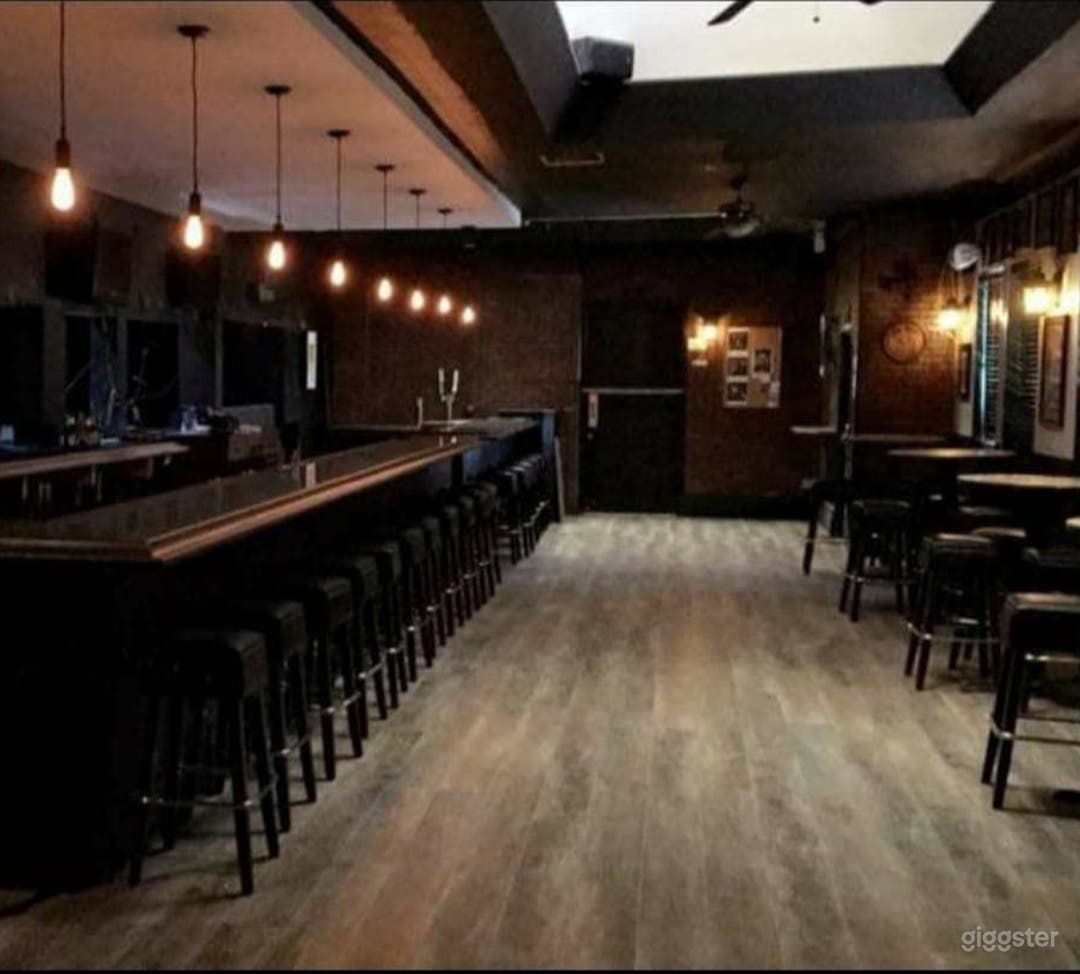 Exotic Bar Atmosphere in Santa Ana Photo 2