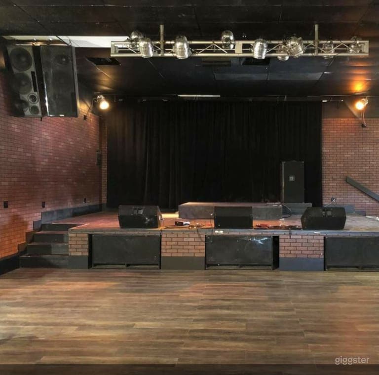  Exotic Bar Atmosphere in Santa Ana 