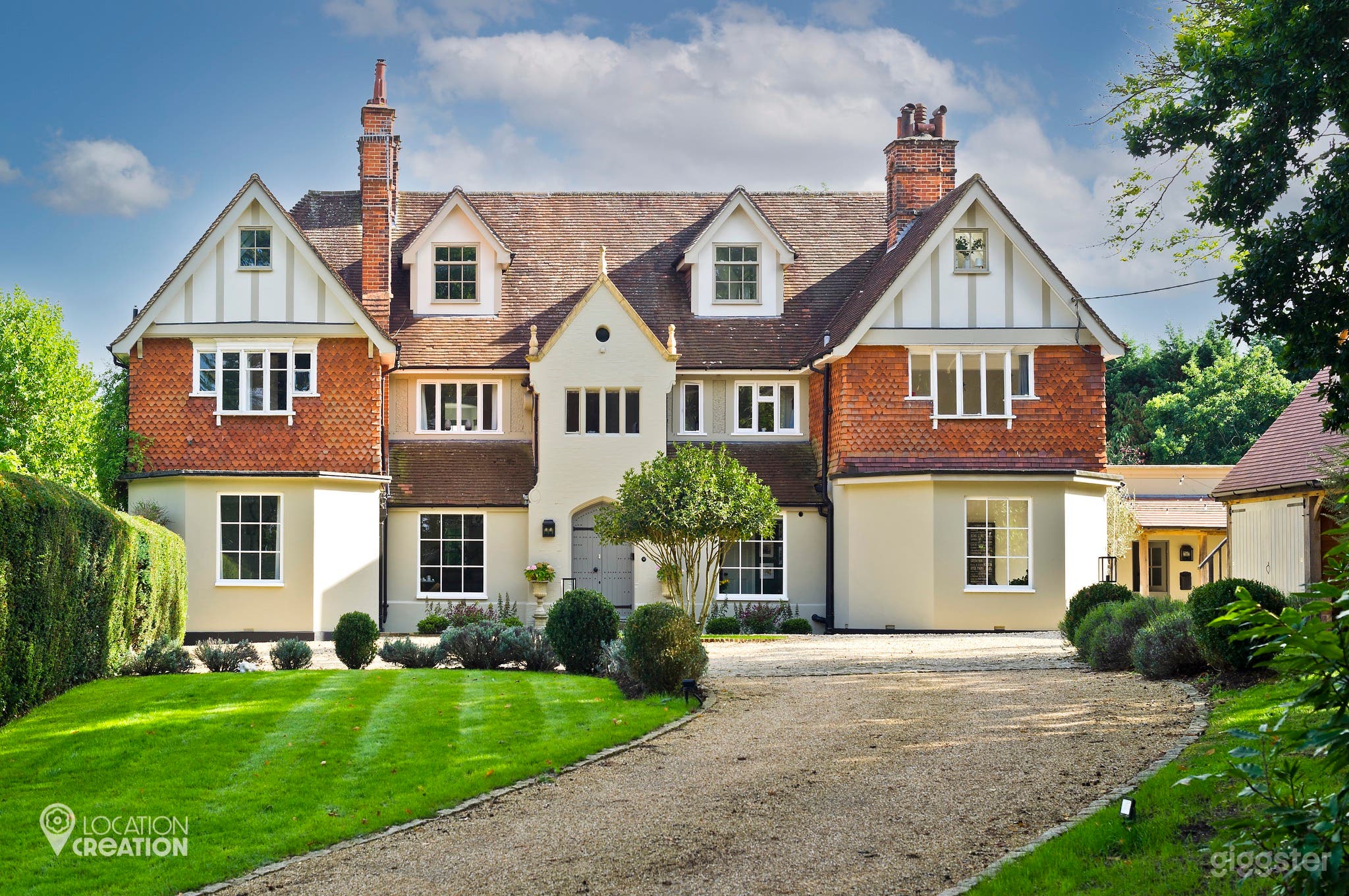 Grand Country House Photo 1