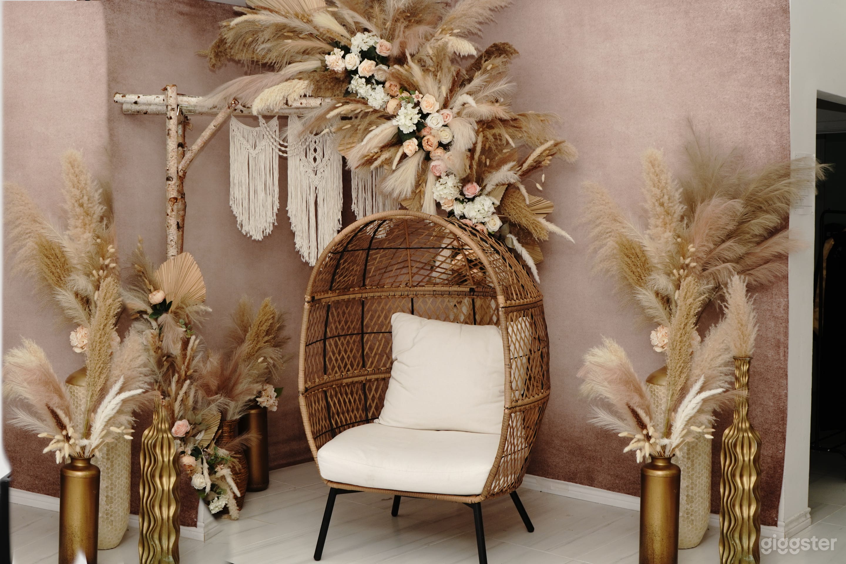 All-In-One Creative Studio with Custom Built Sets Photo 1