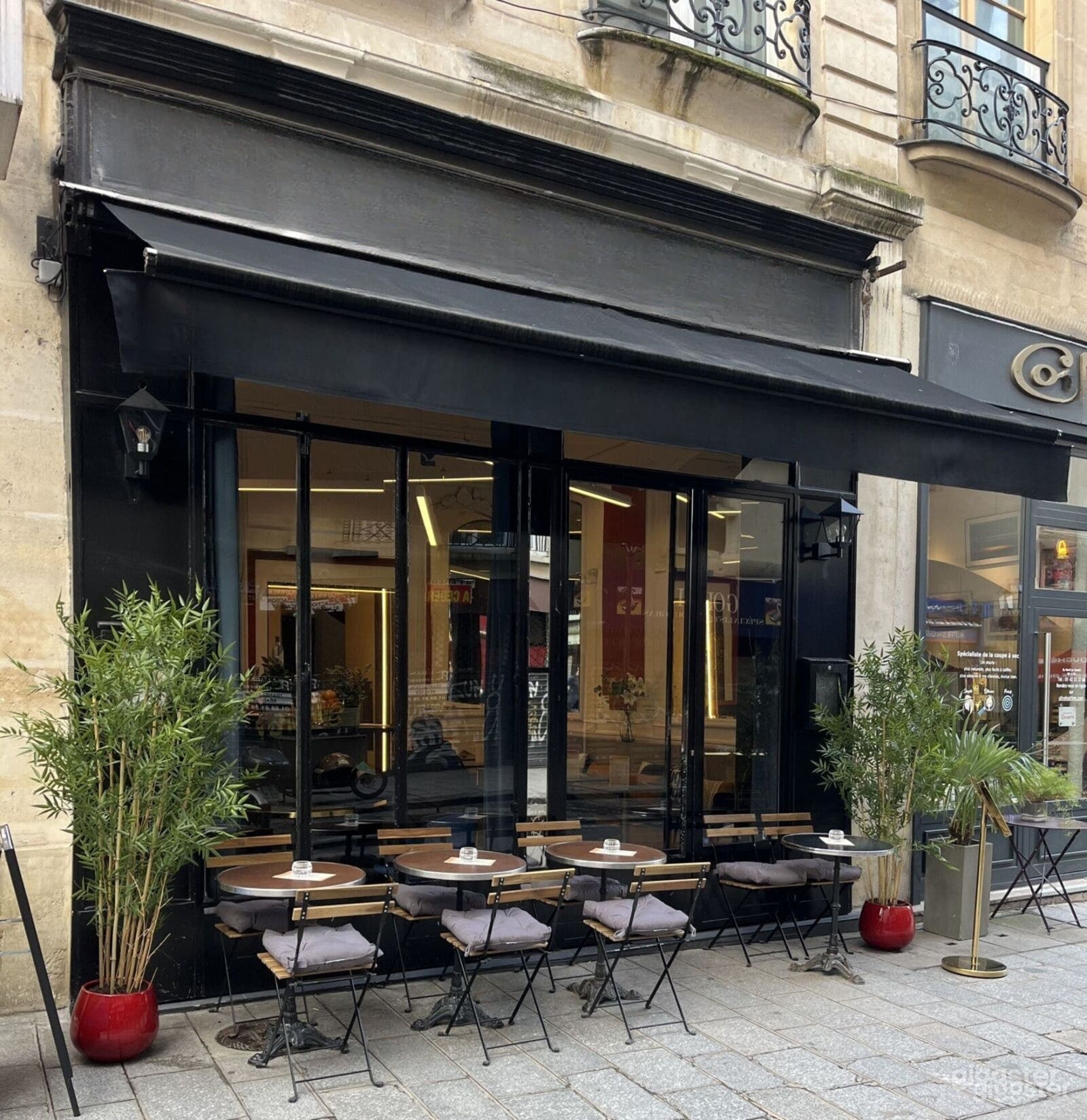 Photo de Restaurant français authentique avec une atmosphère cosy 1