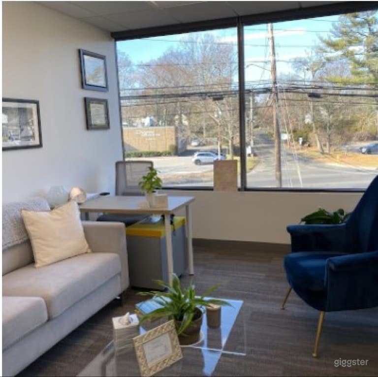  Comfortable Medium Office/ Work Space 