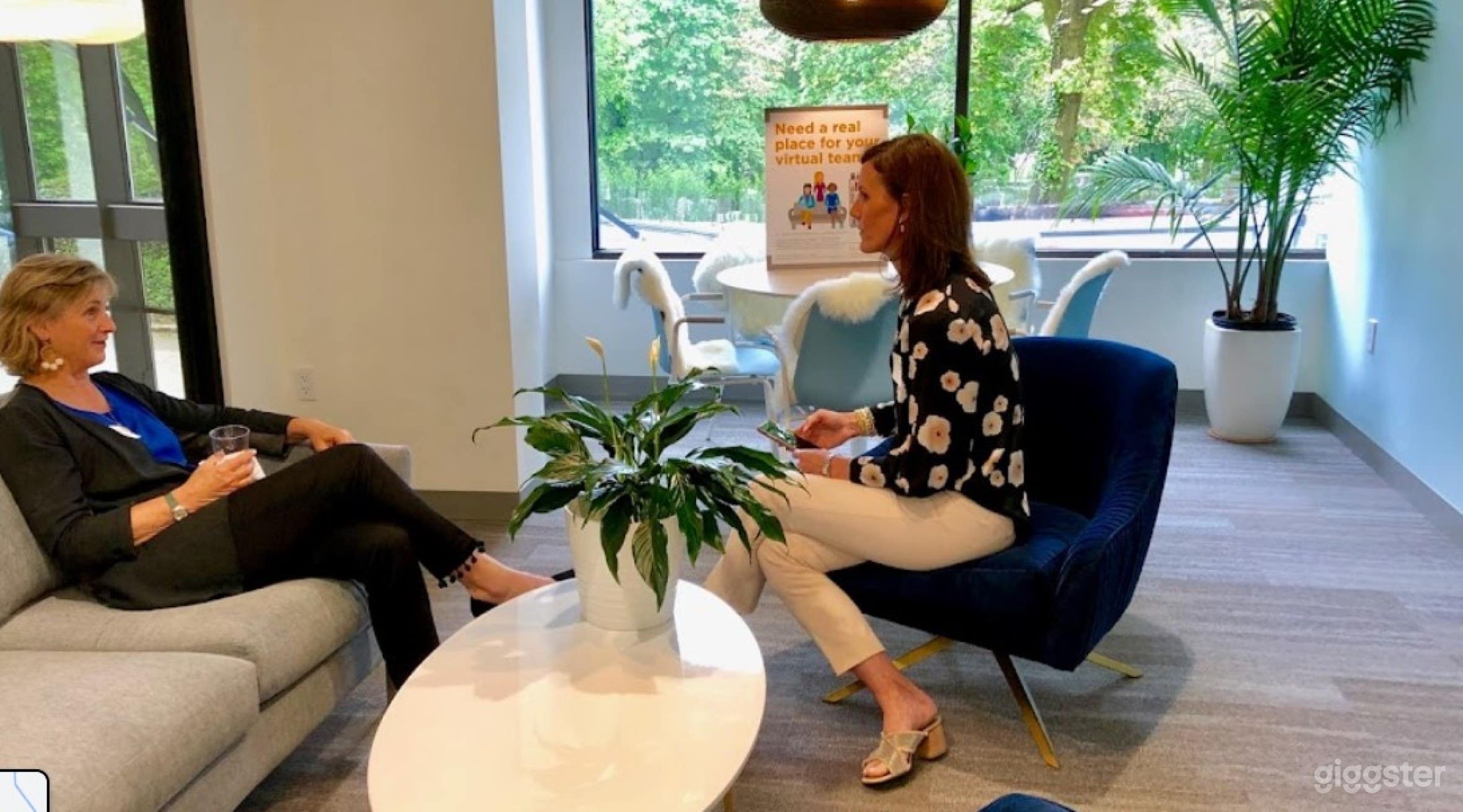 Comfortable Medium Office/ Work Space Photo 2