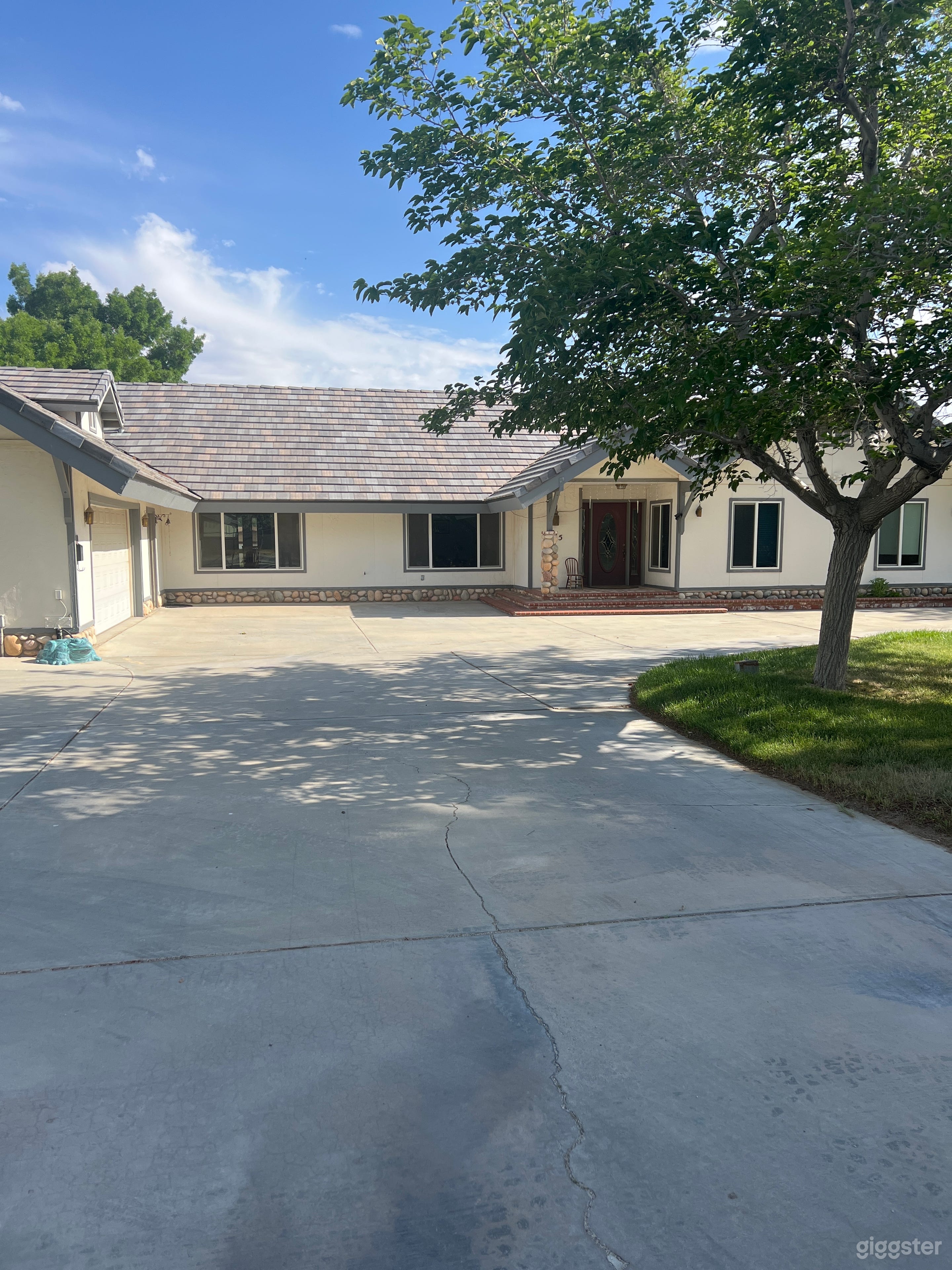 Single family home w Converted Loft Photo 1