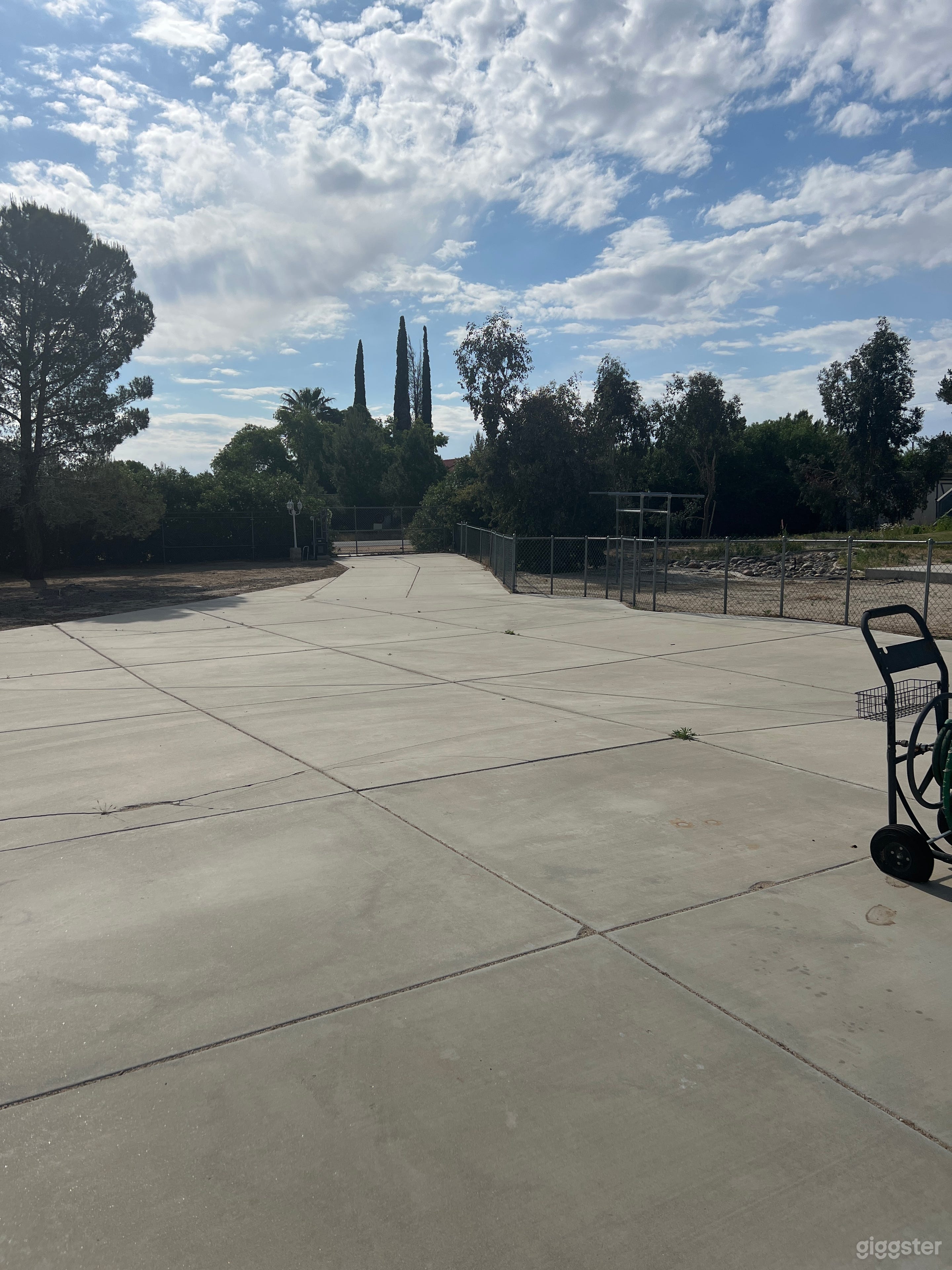 Single family home w Converted Loft Photo 4