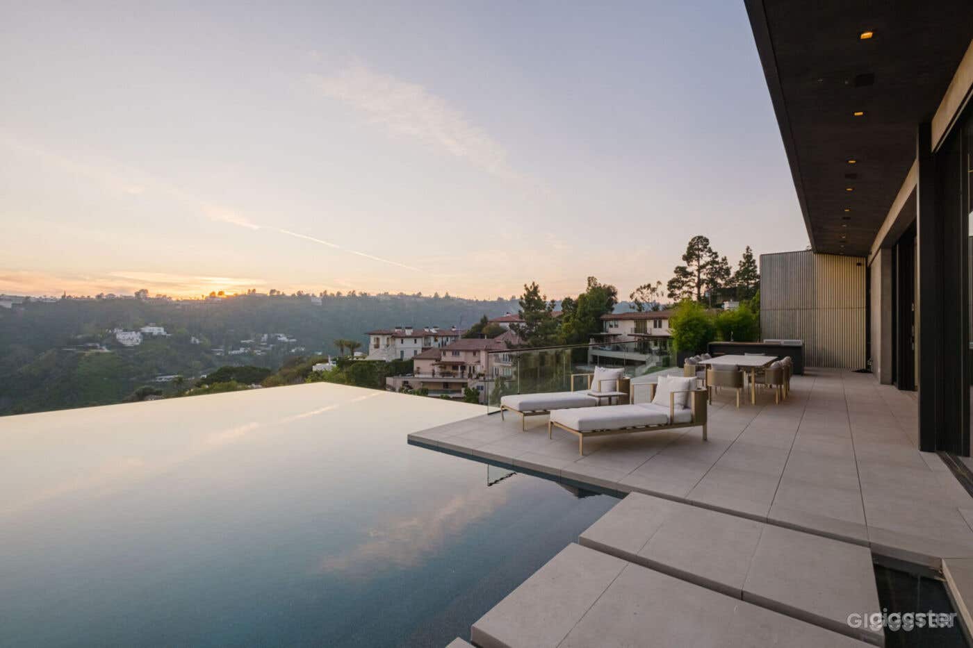  USHER VILLA ELEVATE IN STYLE: CHIC BEL AIR/POOL Photo 1
