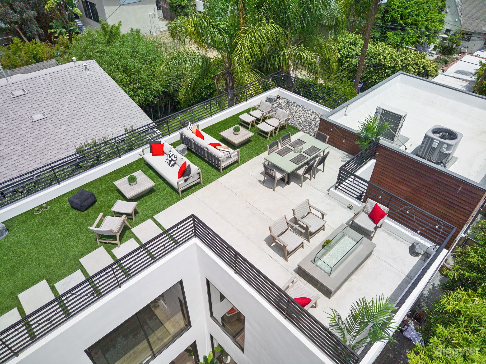 Modern 4brdm w/massive rooftop, pool/spa &amp; arcade Photo 1