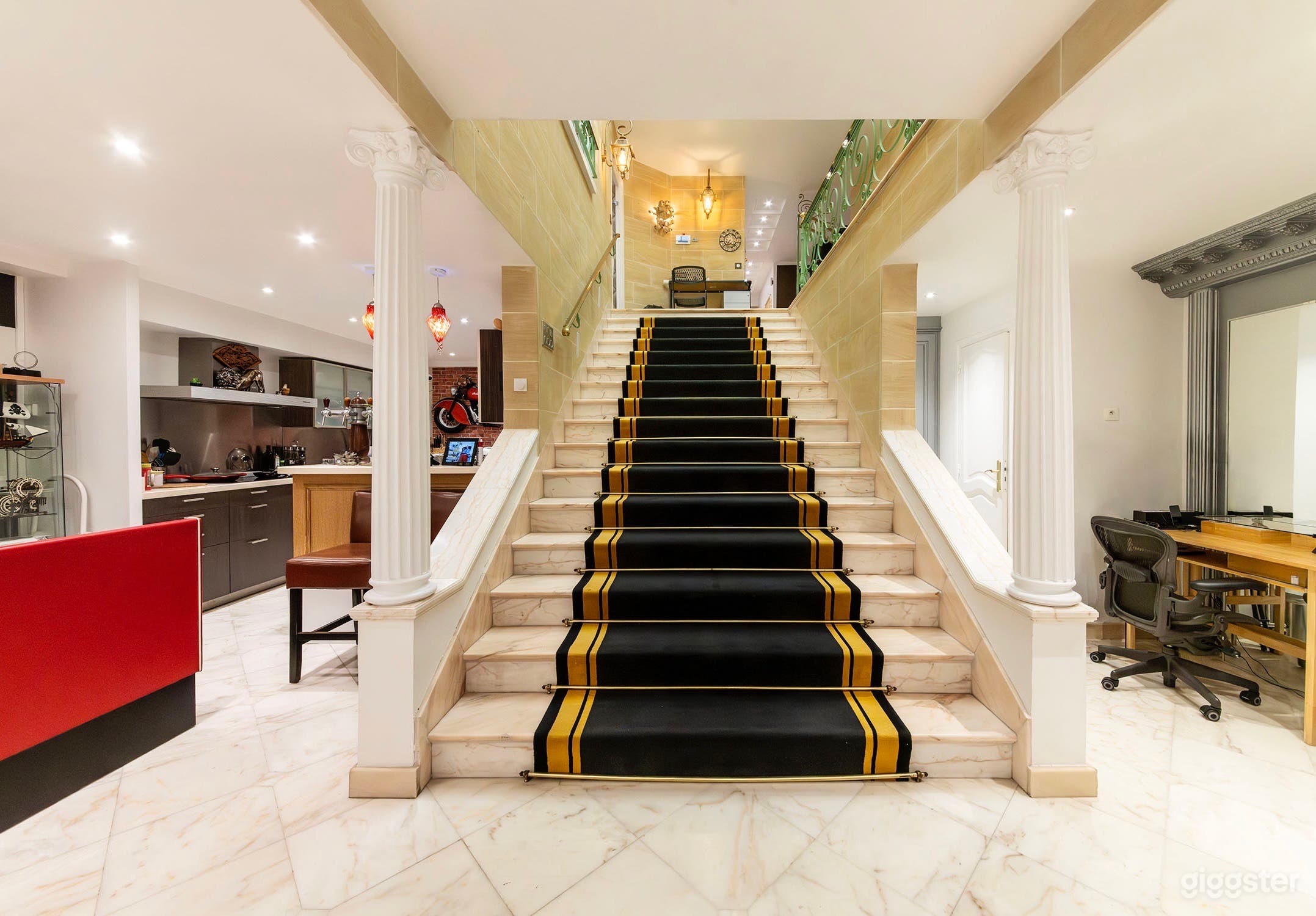 Photo de Luxurious 200m2 loft in central Paris with swimming pool 1