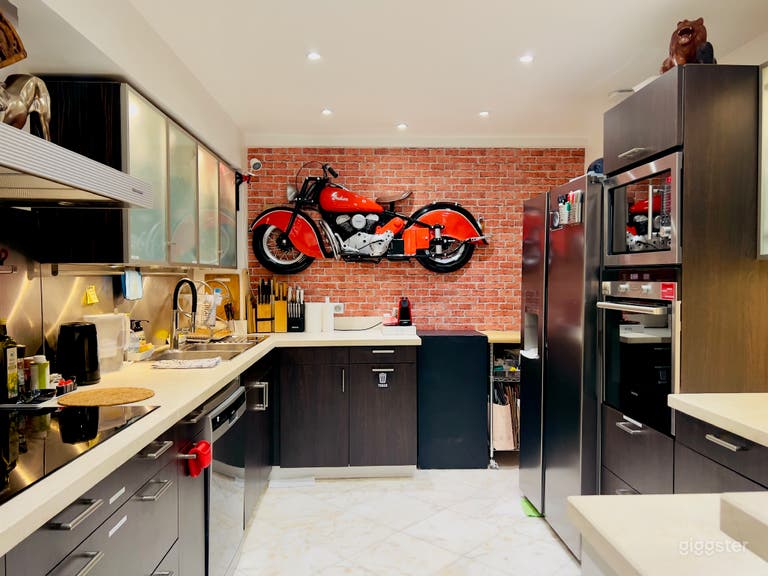  Luxurious 200m2 loft in central Paris with swimming pool 