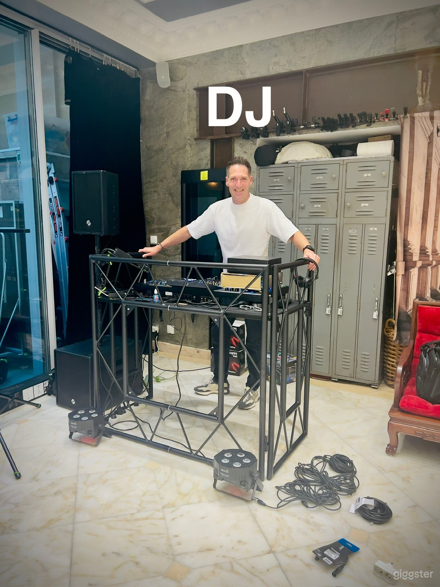 Photo de Luxurious 200m2 loft in central Paris with swimming pool 4