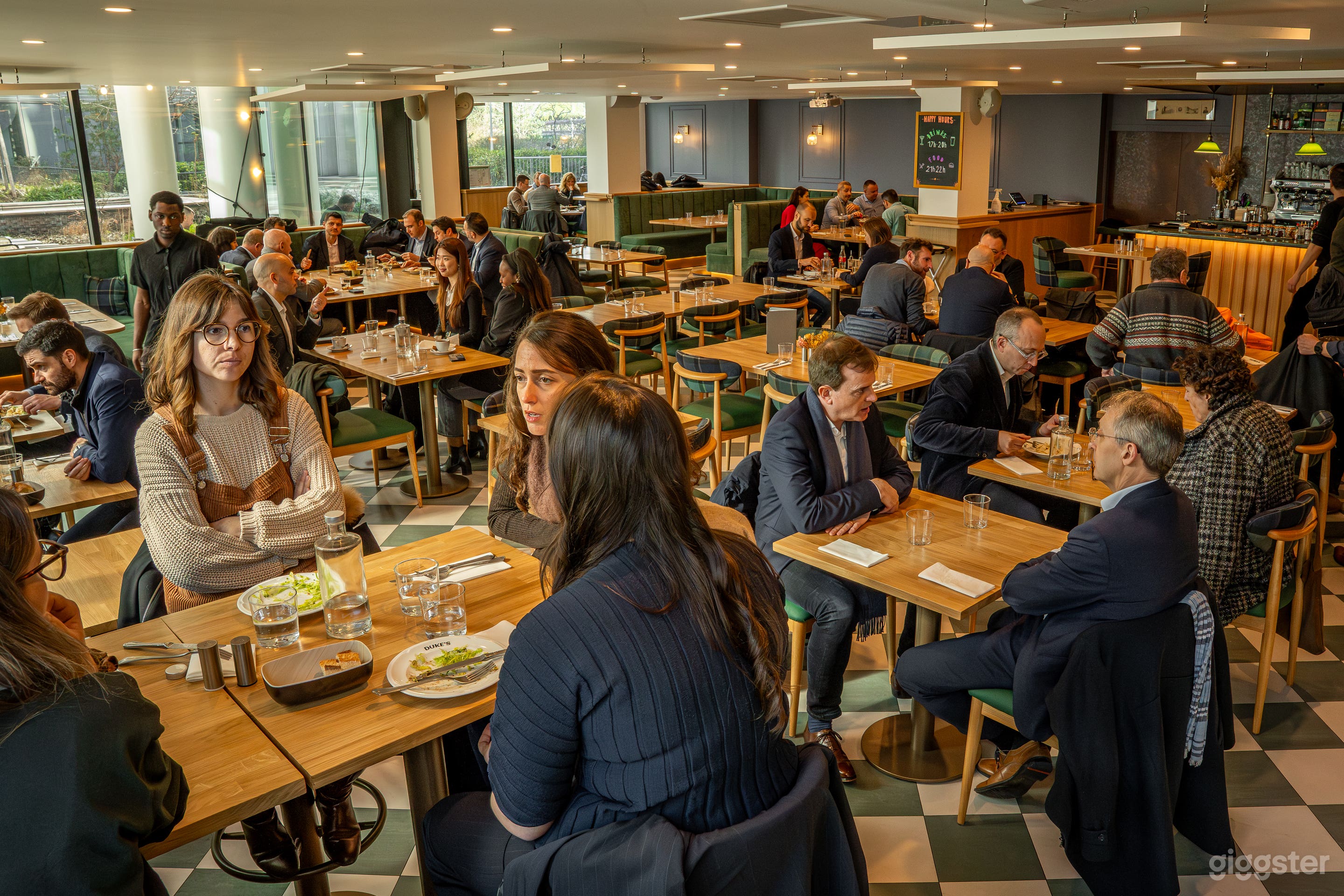 Photo de Brasserie accueillante d'inspiration britannique 3