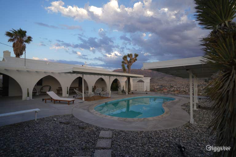  Outdoor Pool with Desert and Mountain View 