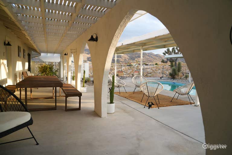  Outdoor Pool with Desert and Mountain View 