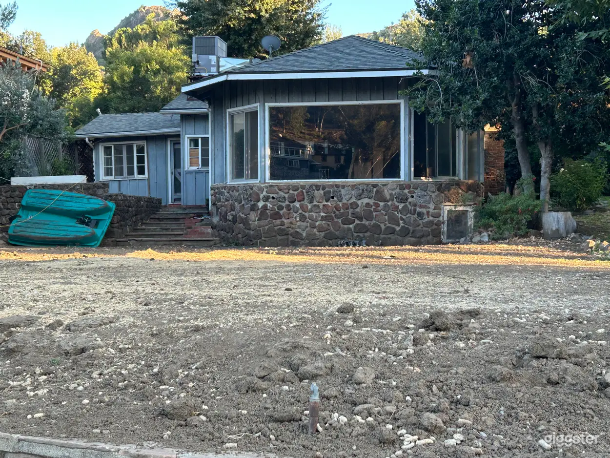 Lakeside Rustic Backyard Photo 2