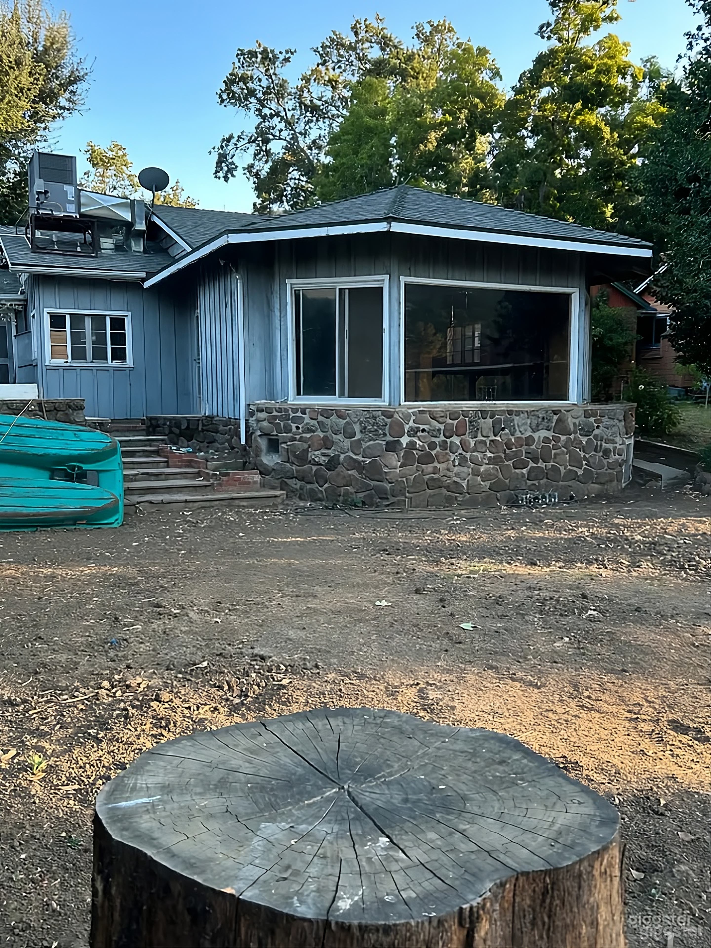 Lakeside Rustic Backyard Photo 3