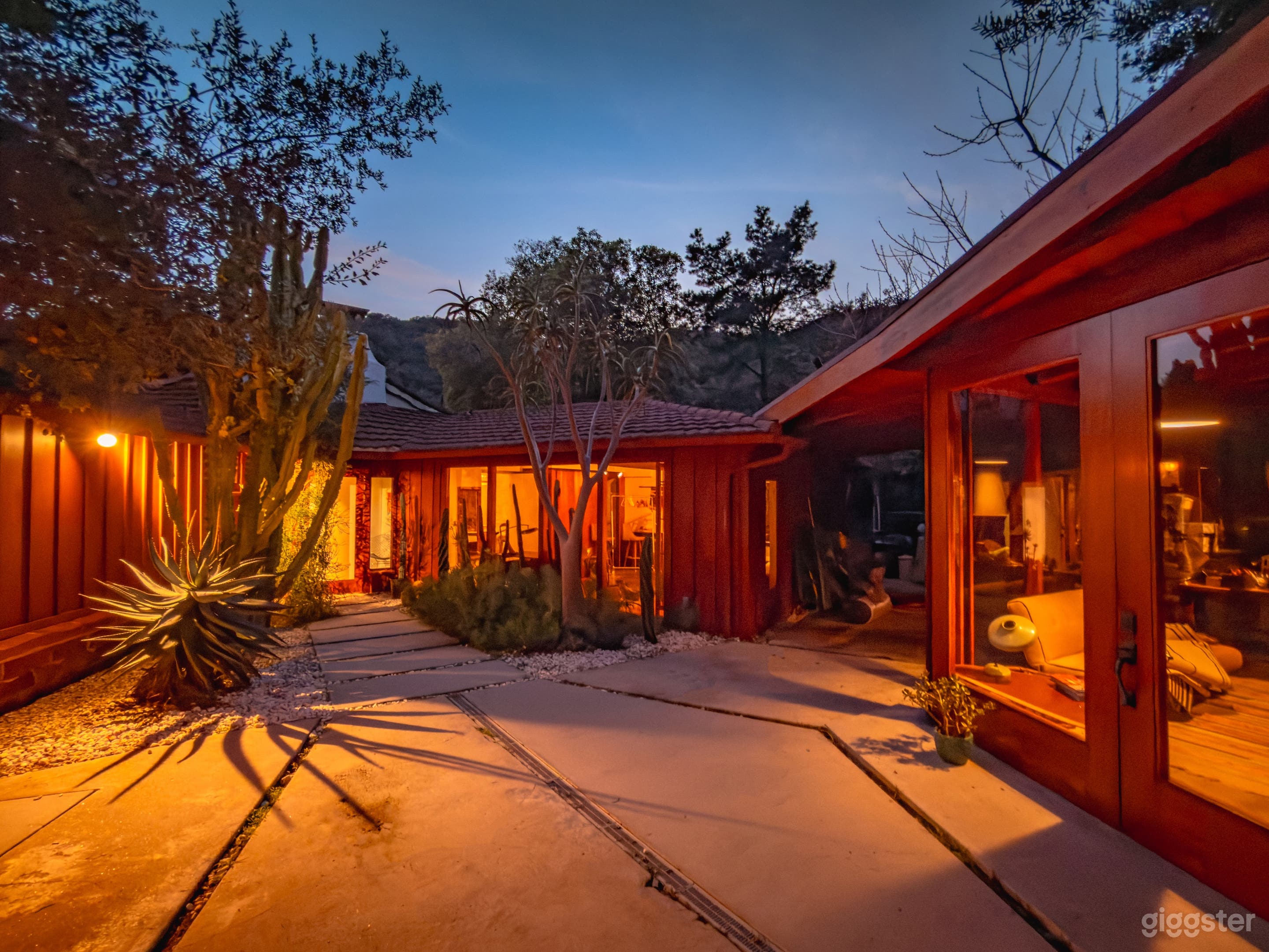 California Midcentury Treehouse 90210 Photo 1