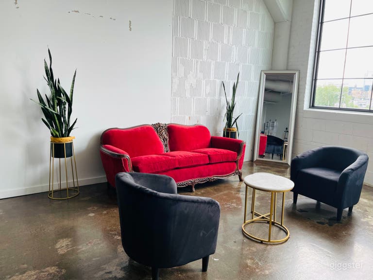  The Canvas: Natural Light Studio With City Views 