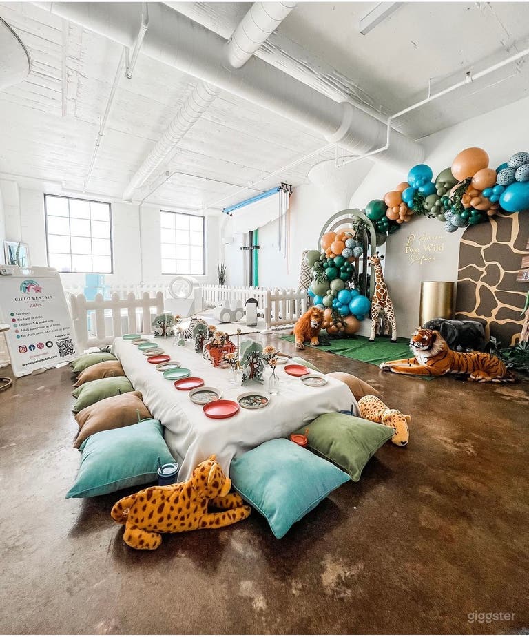  The Canvas: Natural Light Studio With City Views 