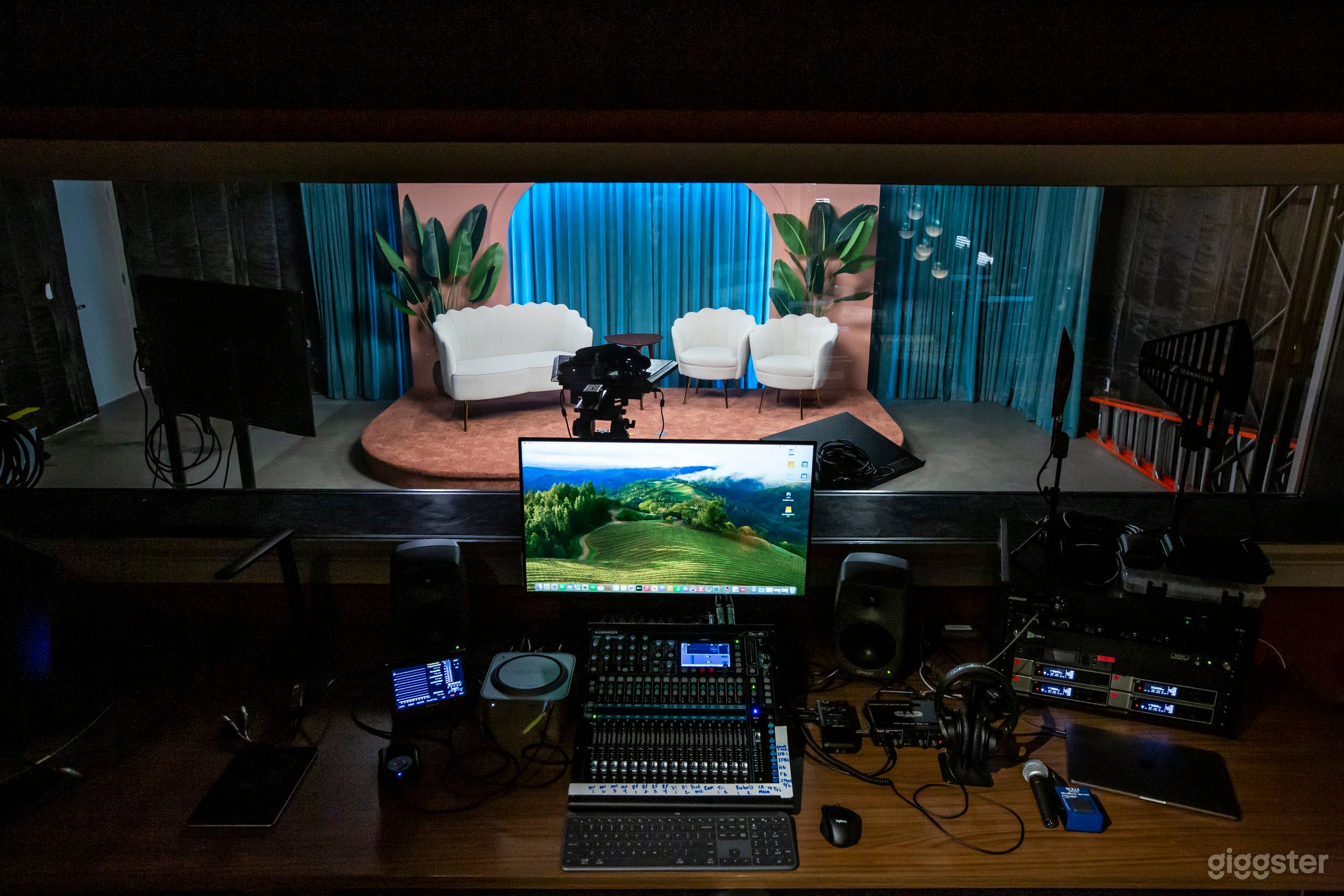 Professional Production Studio in Burbank Photo 3