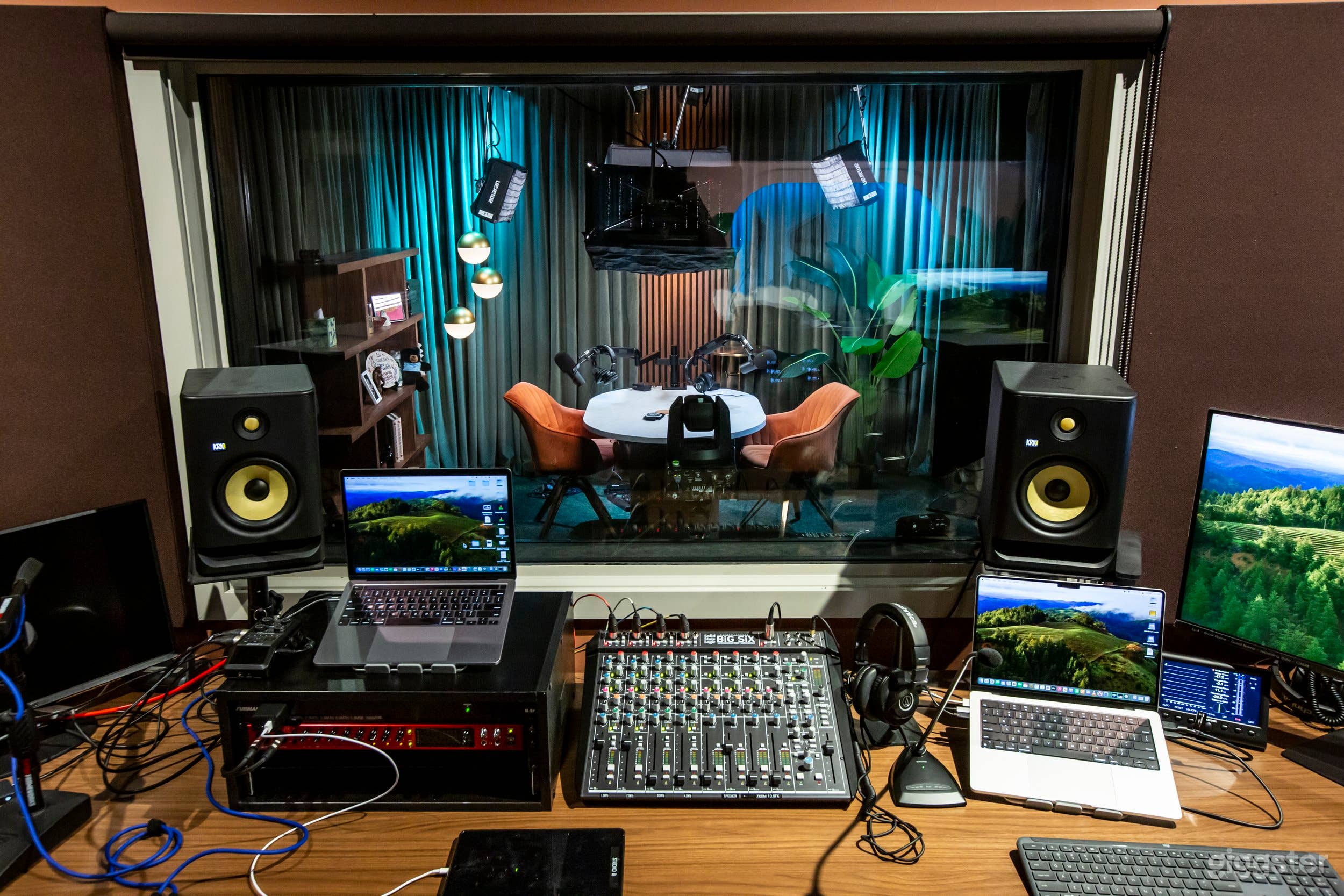 Professional Production Studio in Burbank Photo 4