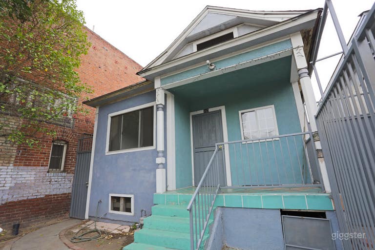  Downtown L.A. Stripped House 