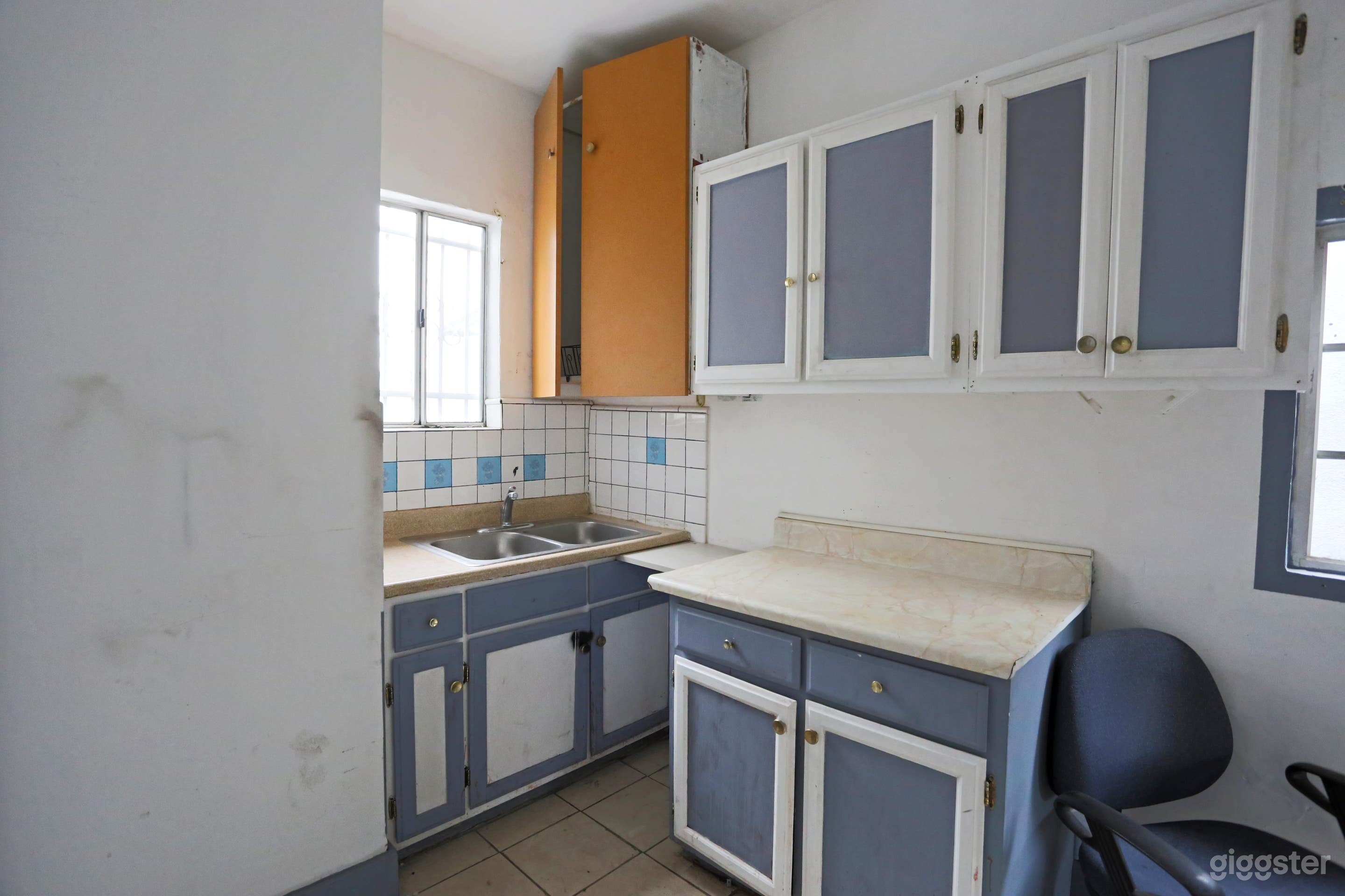 Downtown L.A. Stripped House Photo 4