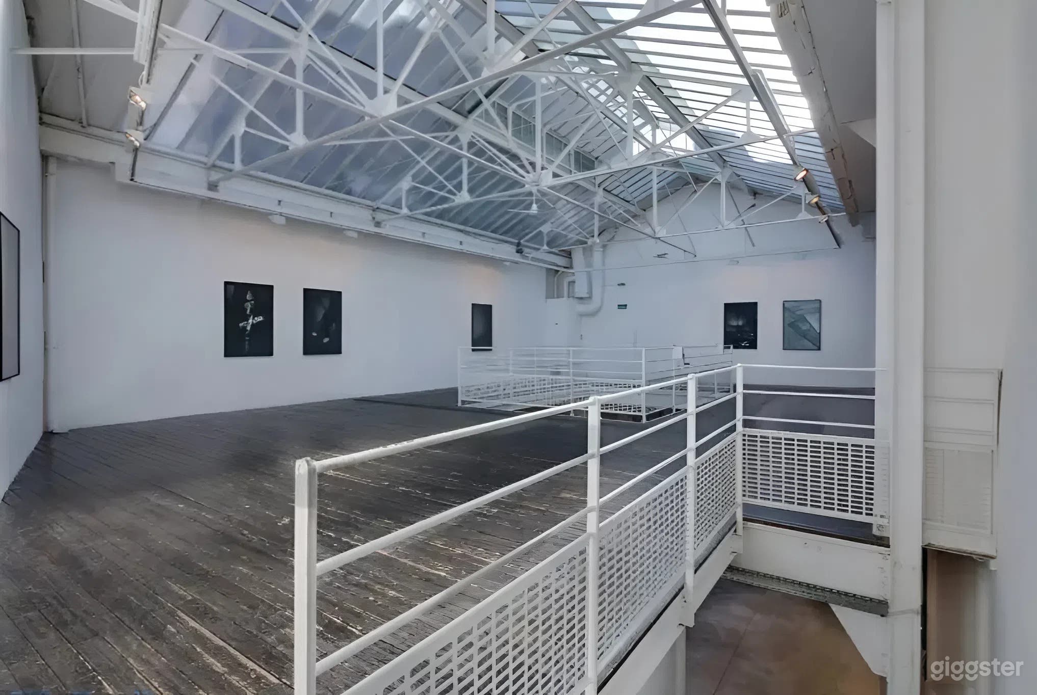 Photo de Galerie d'art industriel avec toit de verre dans le Marais 2